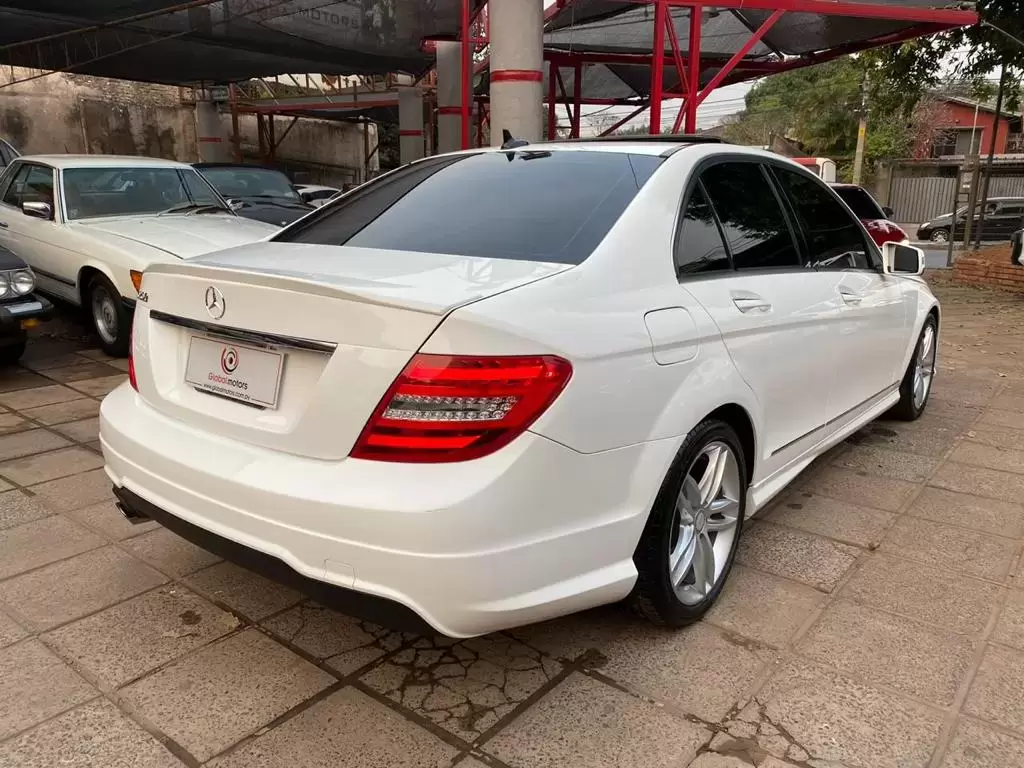 Mercedes Benz C250 2014 en Globalmotors: Elegancia y rendimiento excepcional. - Imagen 6