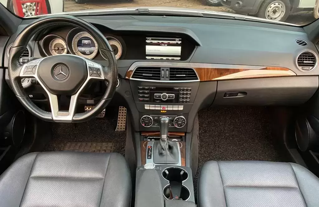 Mercedes Benz C250 2014 en Globalmotors: Elegancia y rendimiento excepcional. - Imagen 10