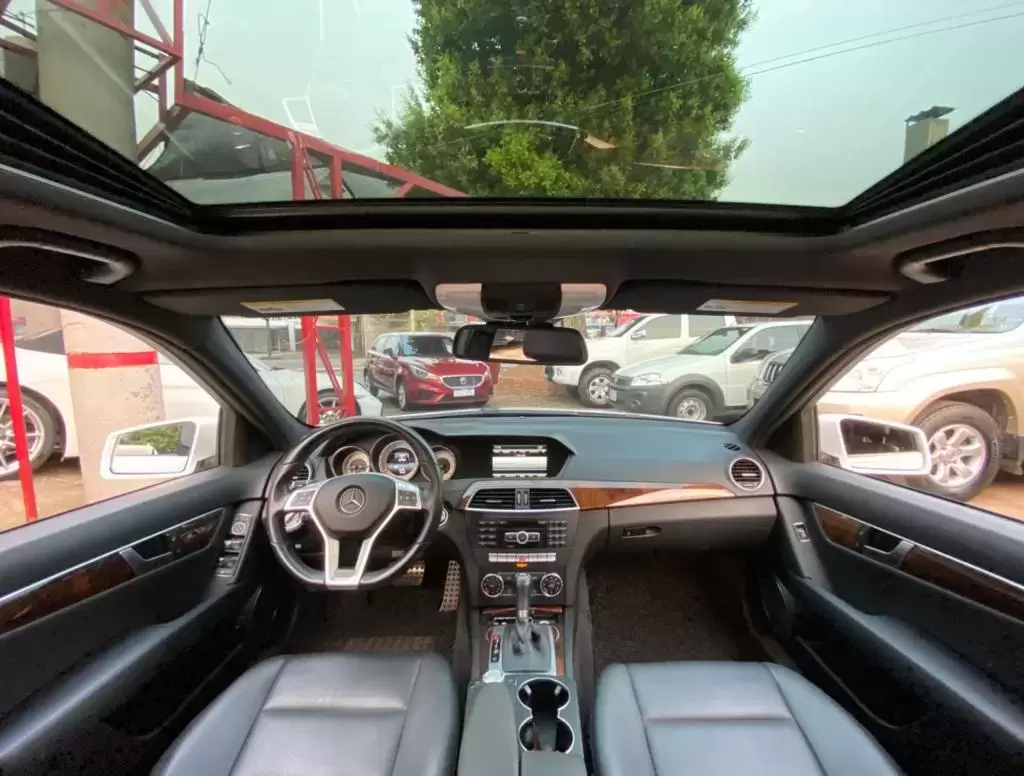 Mercedes Benz C250 2014 en Globalmotors: Elegancia y rendimiento excepcional. - Imagen 12