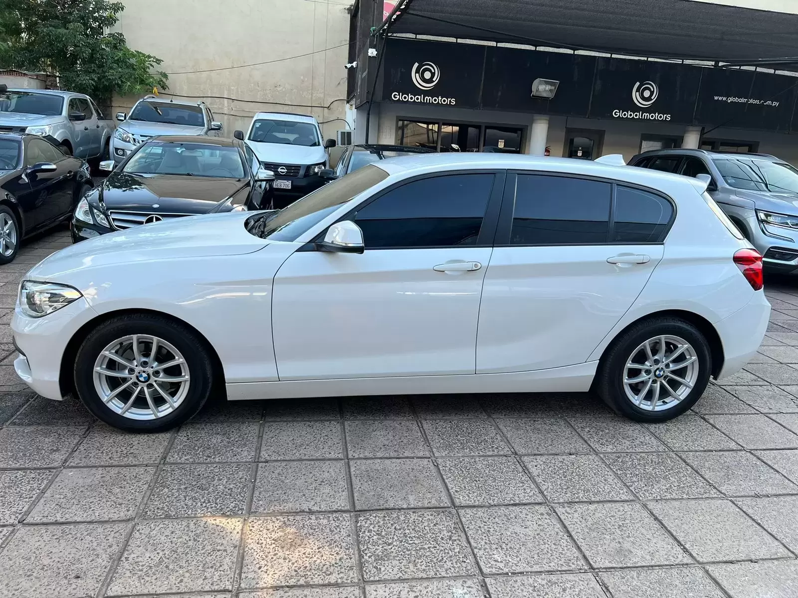 BMW 118i 5Turer 2017 en Globalmotors: Elegancia y rendimiento combinados. - Imagen 4