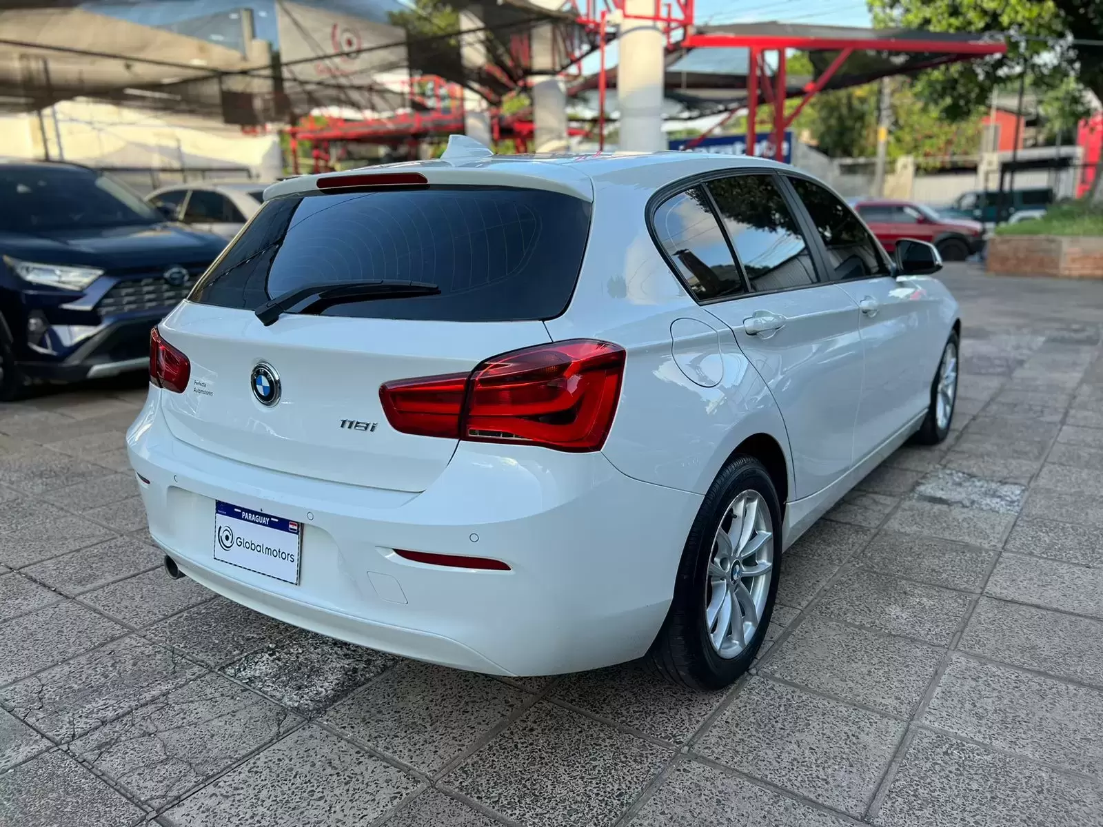 BMW 118i 5Turer 2017 en Globalmotors: Elegancia y rendimiento combinados. - Imagen 7