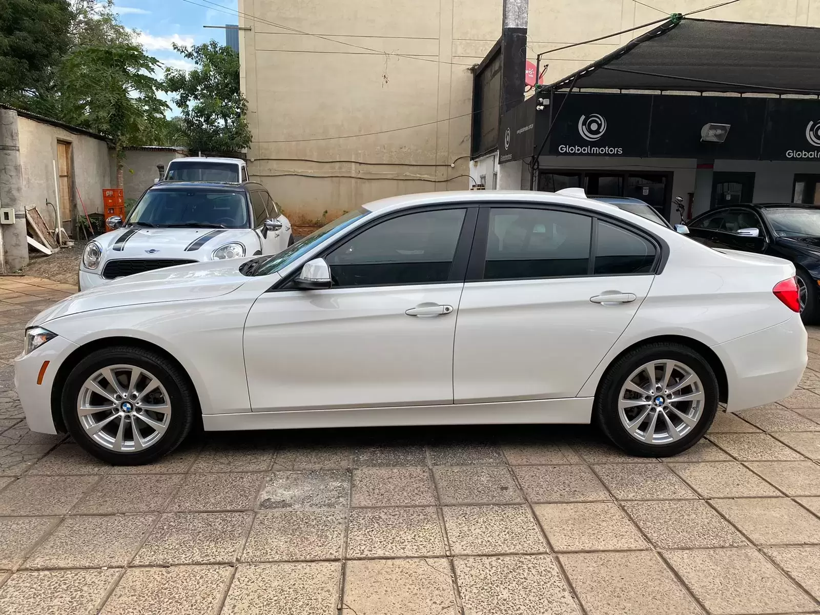 BMW 320i Look M Full 2016 en Globalmotors - Sedán Deportivo - Imagen 4