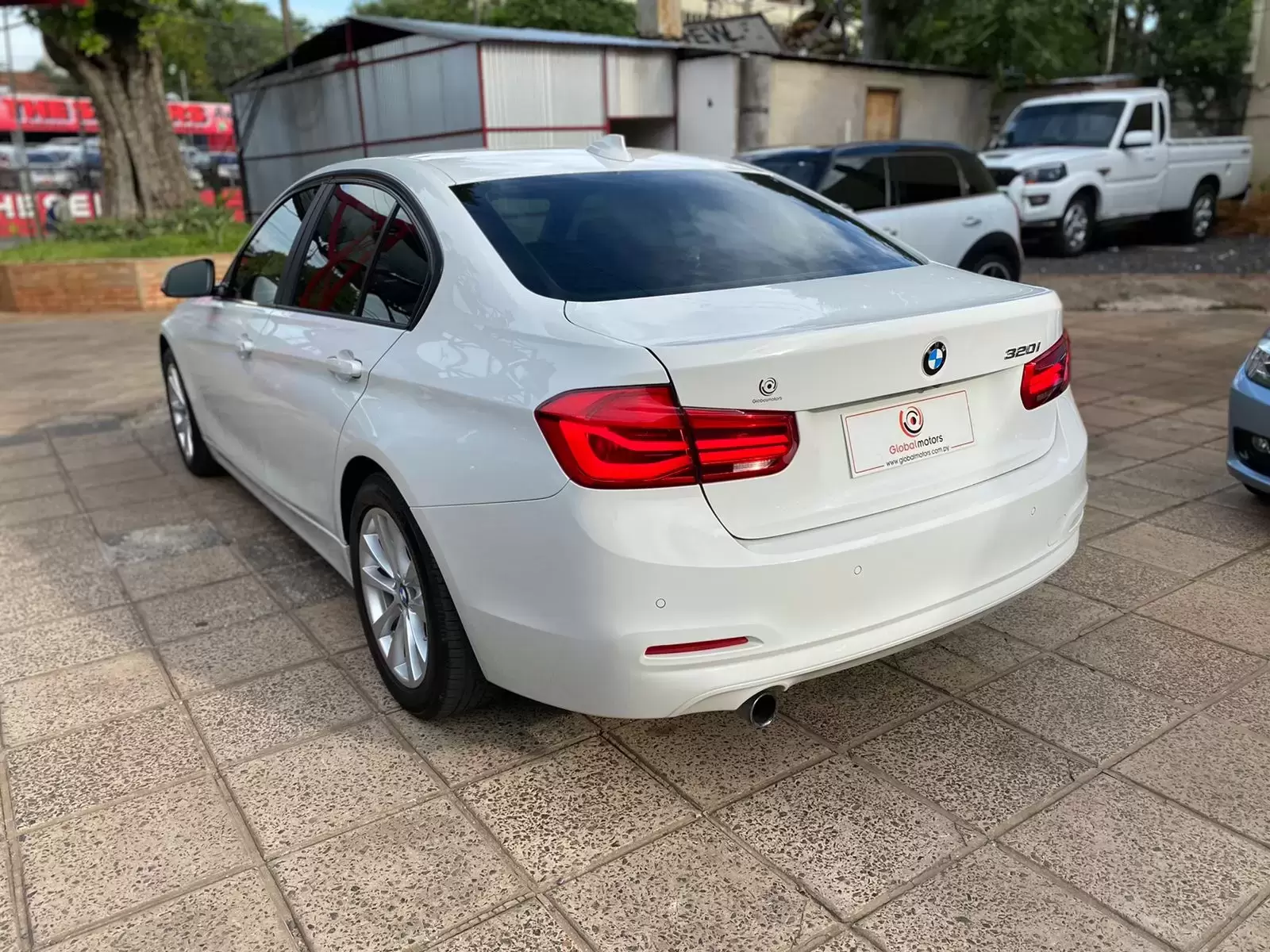 BMW 320i Look M Full 2016 en Globalmotors - Sedán Deportivo - Imagen 5