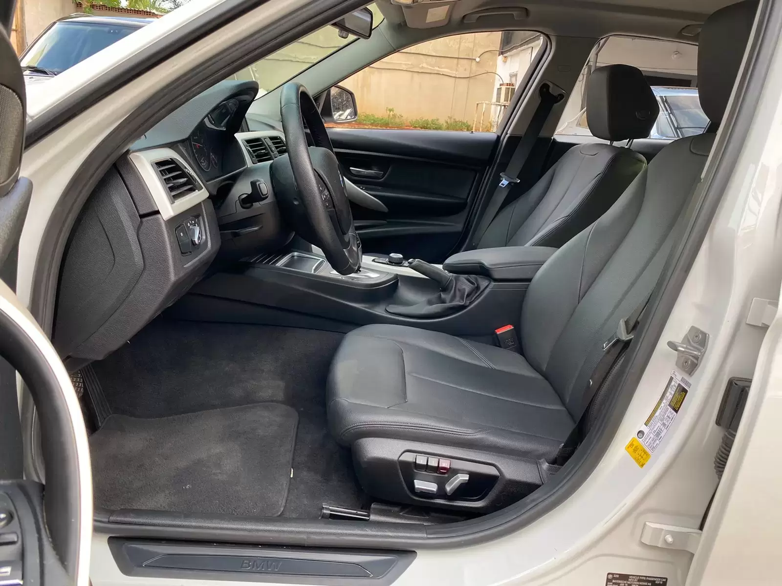 BMW 320i Look M Full 2016 en Globalmotors - Sedán Deportivo - Imagen 9