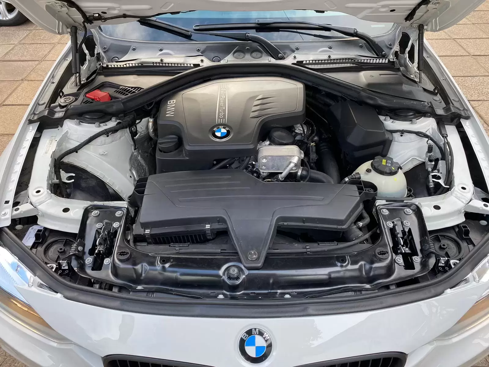 BMW 320i Look M Full 2016 en Globalmotors - Sedán Deportivo - Imagen 16