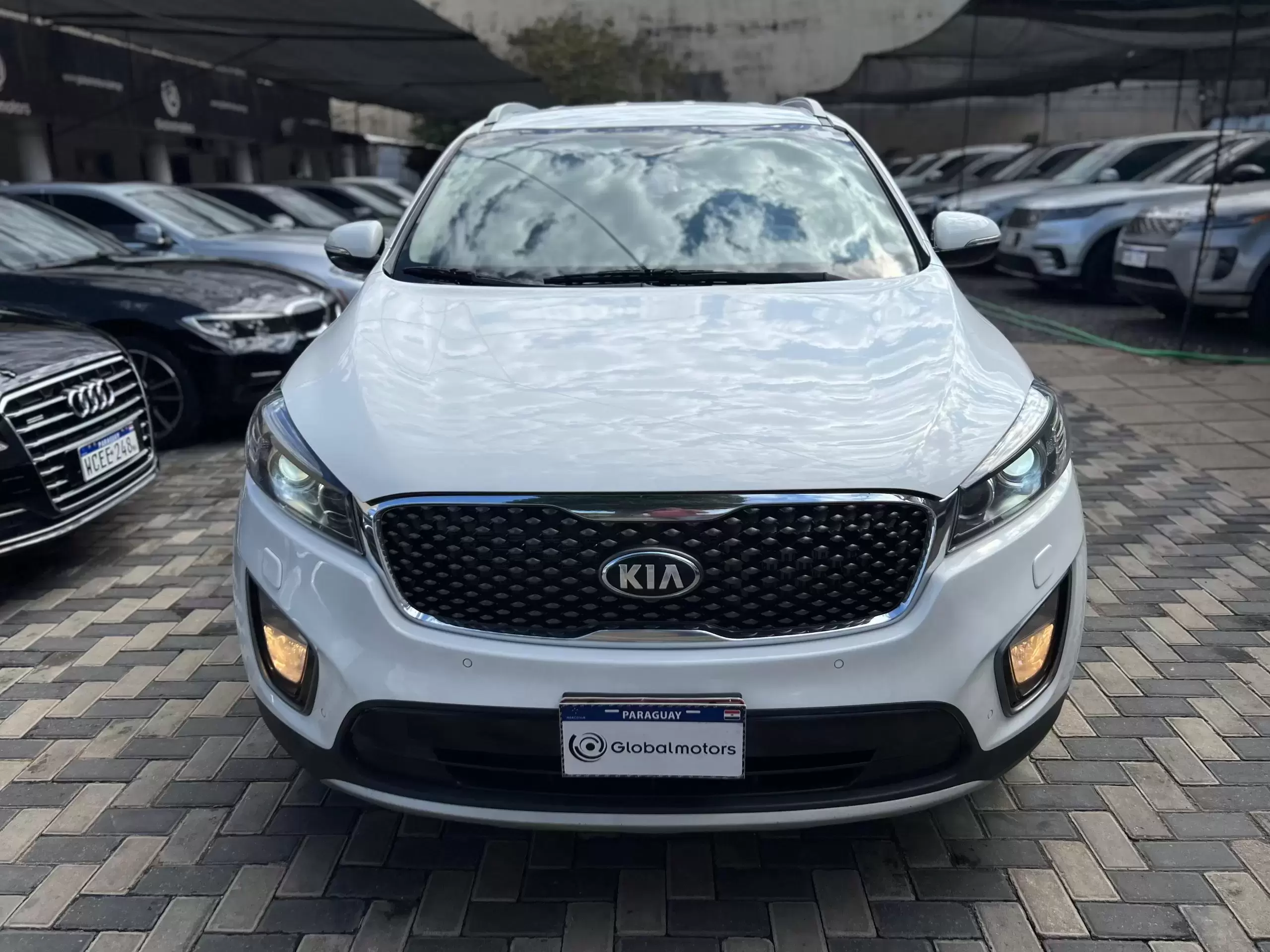 Kia Sorento 4×2 2017 en Globalmotors: Elegante, espaciosa y confiable. - Imagen 2