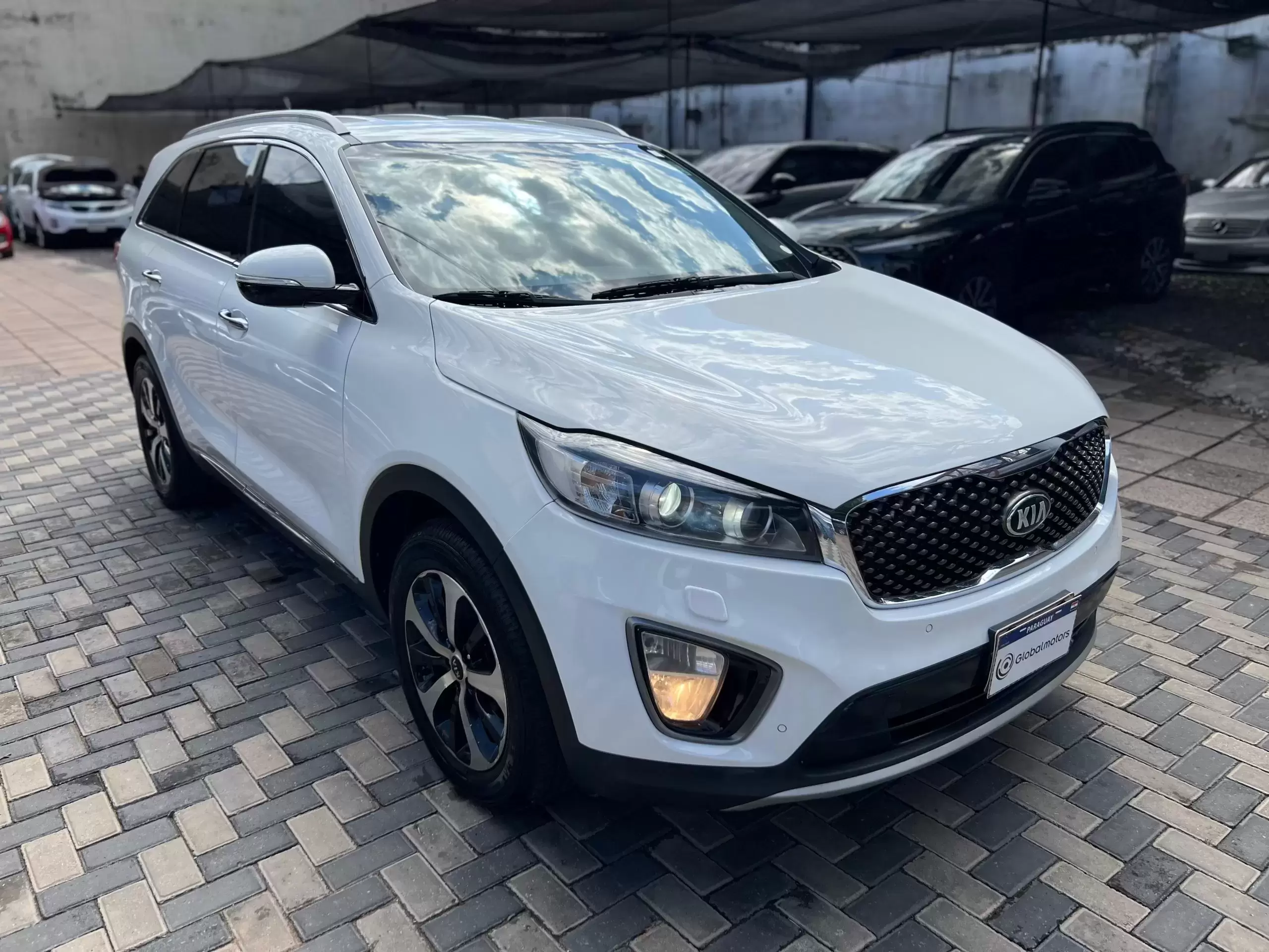 Kia Sorento 4×2 2017 en Globalmotors: Elegante, espaciosa y confiable. - Imagen 3
