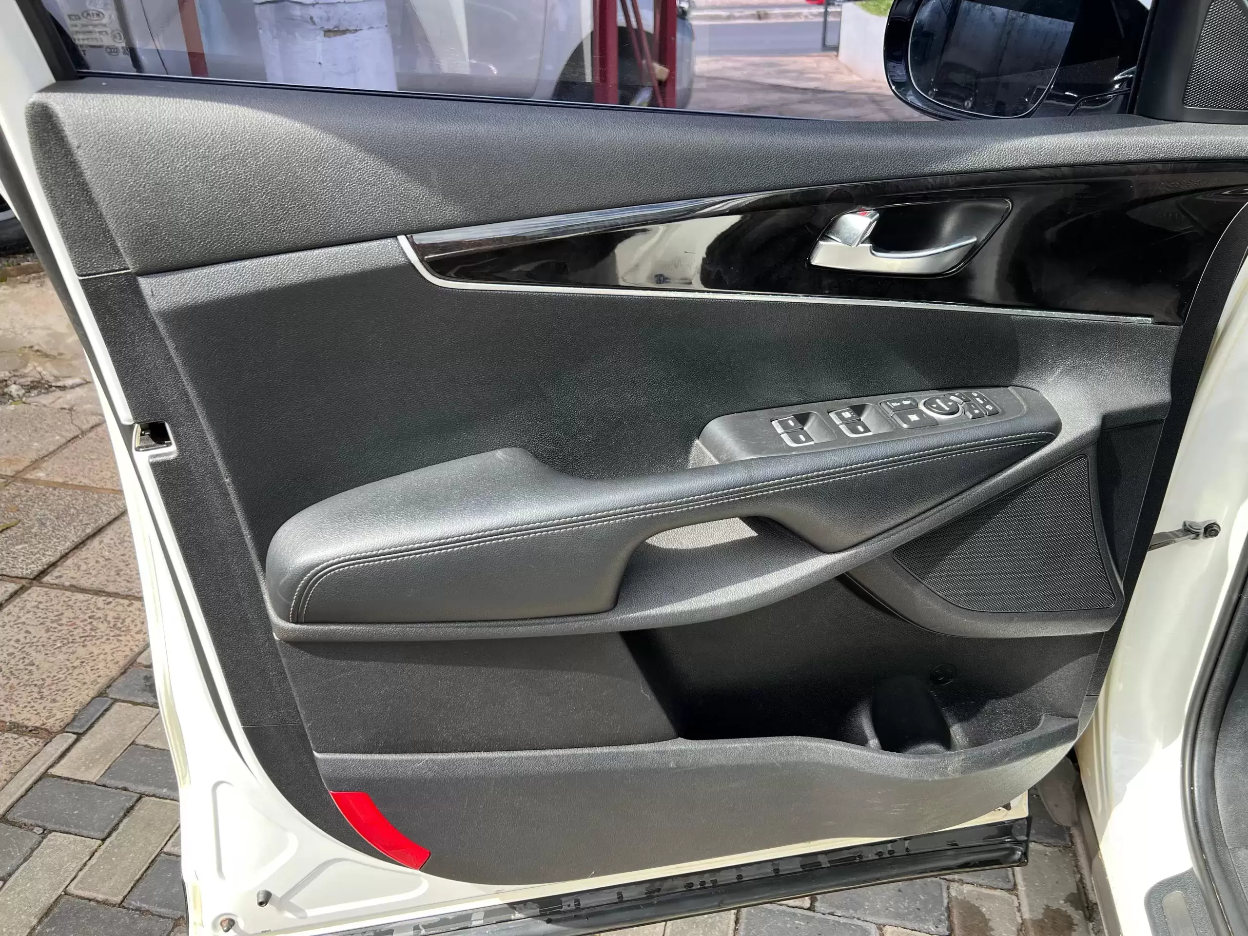 Kia Sorento 4×2 2017 en Globalmotors: Elegante, espaciosa y confiable. - Imagen 9