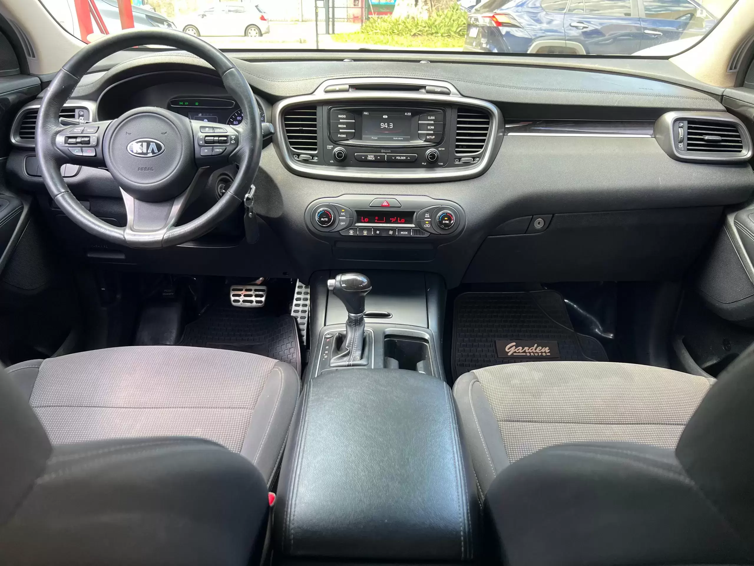 Kia Sorento 4×2 2017 en Globalmotors: Elegante, espaciosa y confiable. - Imagen 13