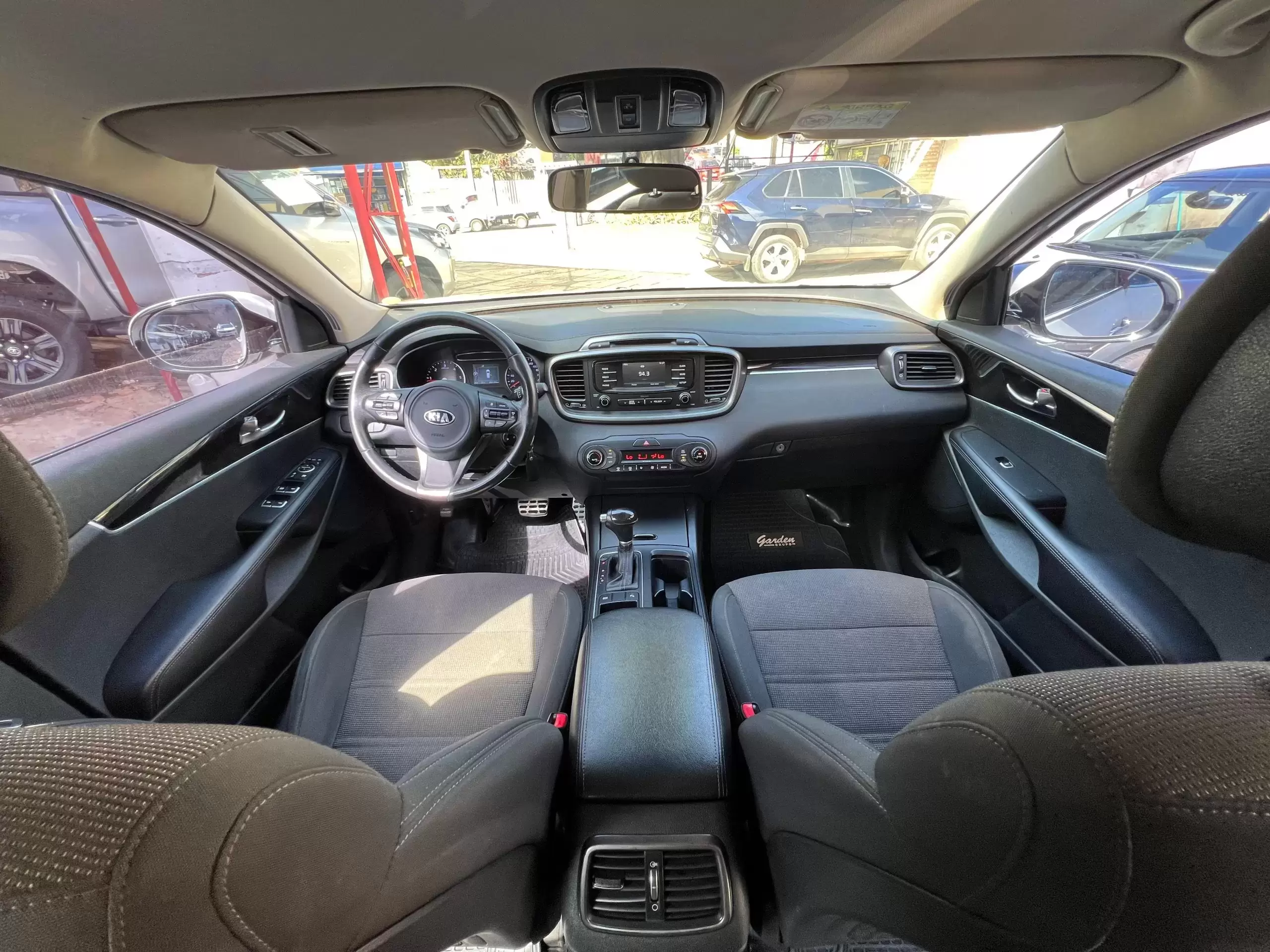 Kia Sorento 4×2 2017 en Globalmotors: Elegante, espaciosa y confiable. - Imagen 14