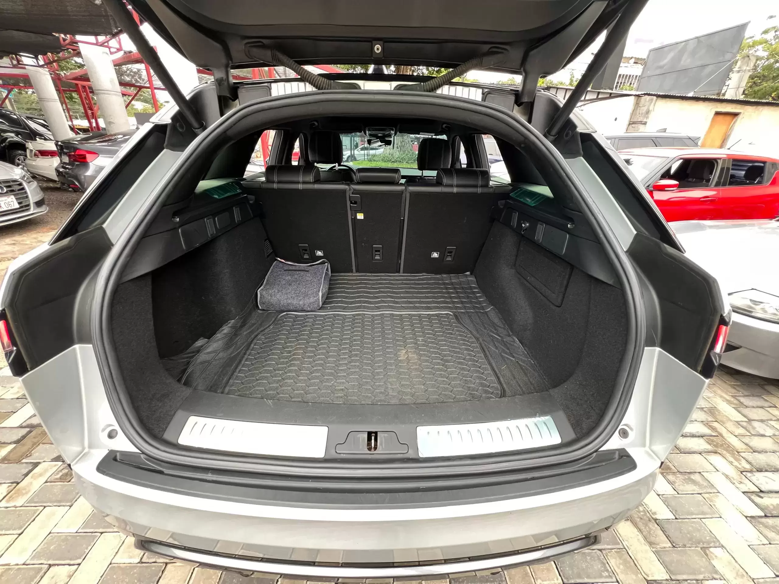 Land Rover Velar R Dynamic 2018 - Elegancia y rendimiento todoterreno - Imagen 17
