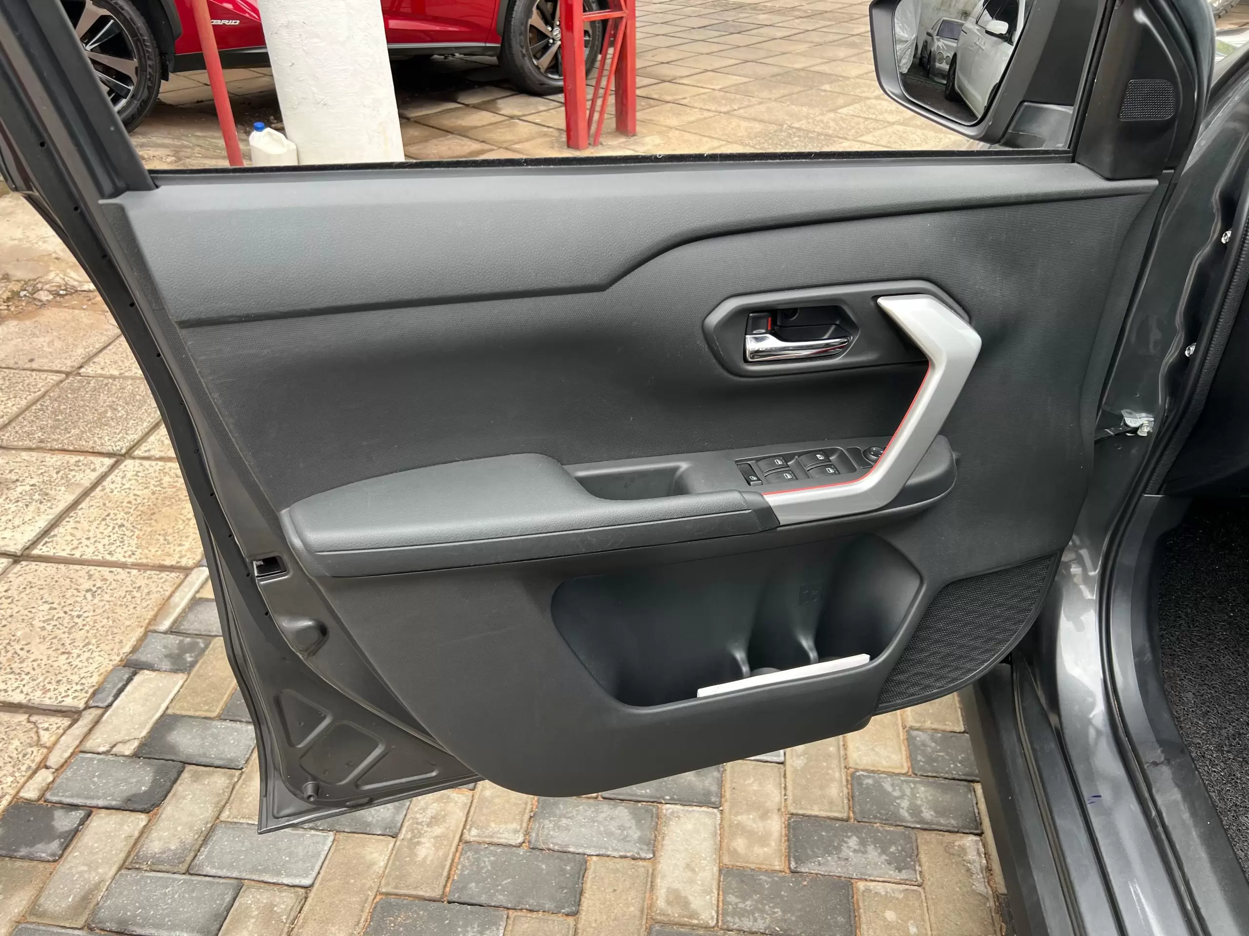 Toyota Raize E 2023 en Globalmotors: SUV compacto y moderno. - Imagen 9