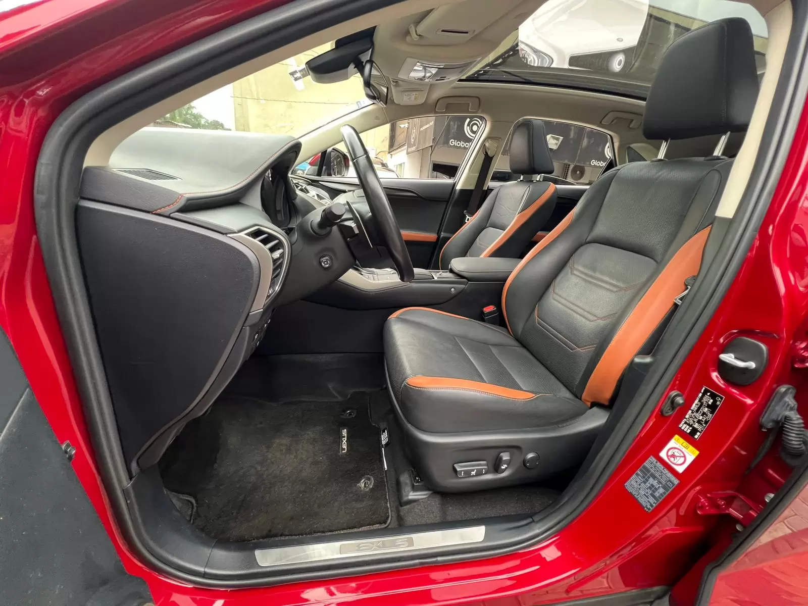 Lexus NX 300h Híbrida 2020 en Globalmotors: Elegancia y eficiencia. - Imagen 9