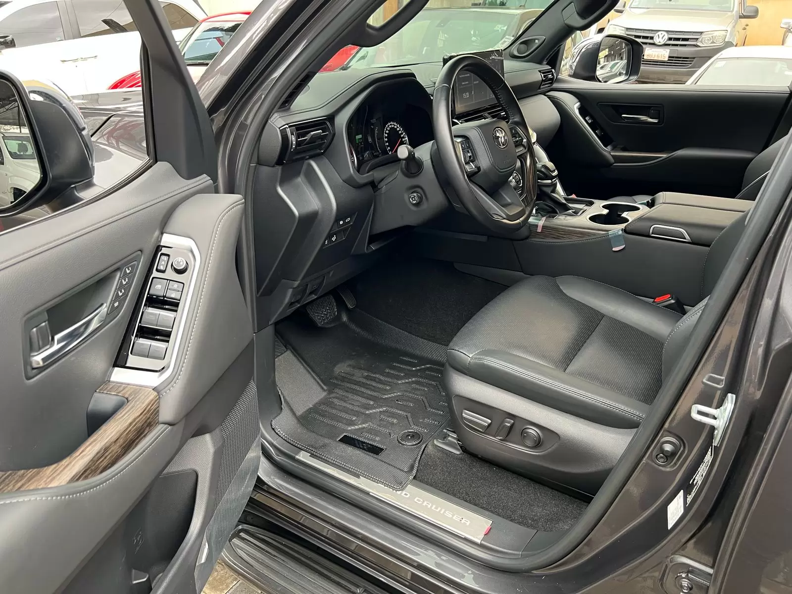 Toyota Land Cruiser VX 2022 - SUV de lujo y rendimiento excepcional - Imagen 8