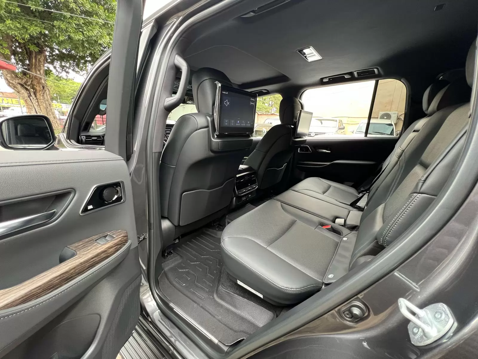 Toyota Land Cruiser VX 2022 - SUV de lujo y rendimiento excepcional - Imagen 10