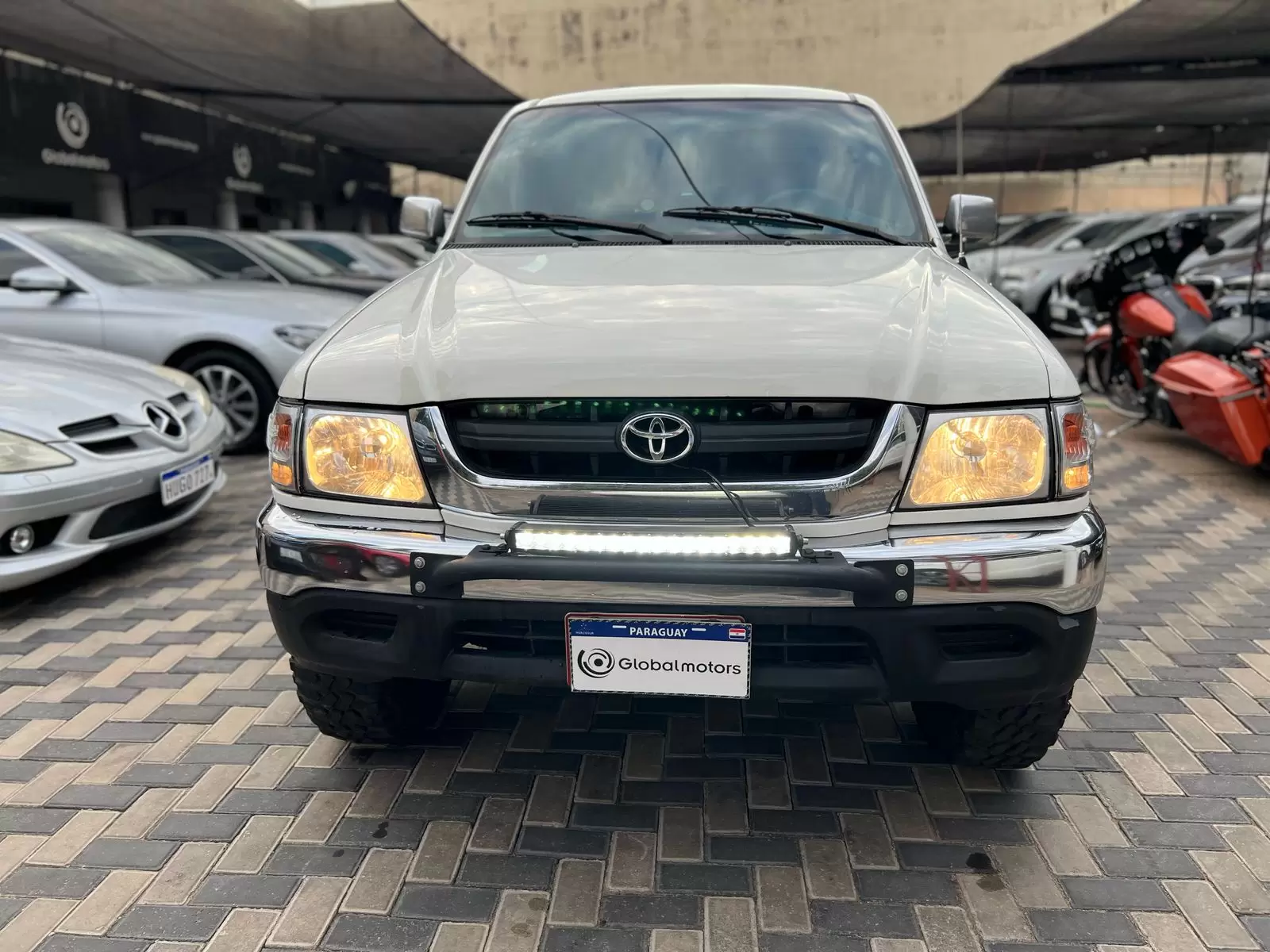 Toyota Hilux Cabina Plus 4x4 2000 en Globalmotors: Resistente y funcional. - Imagen 2