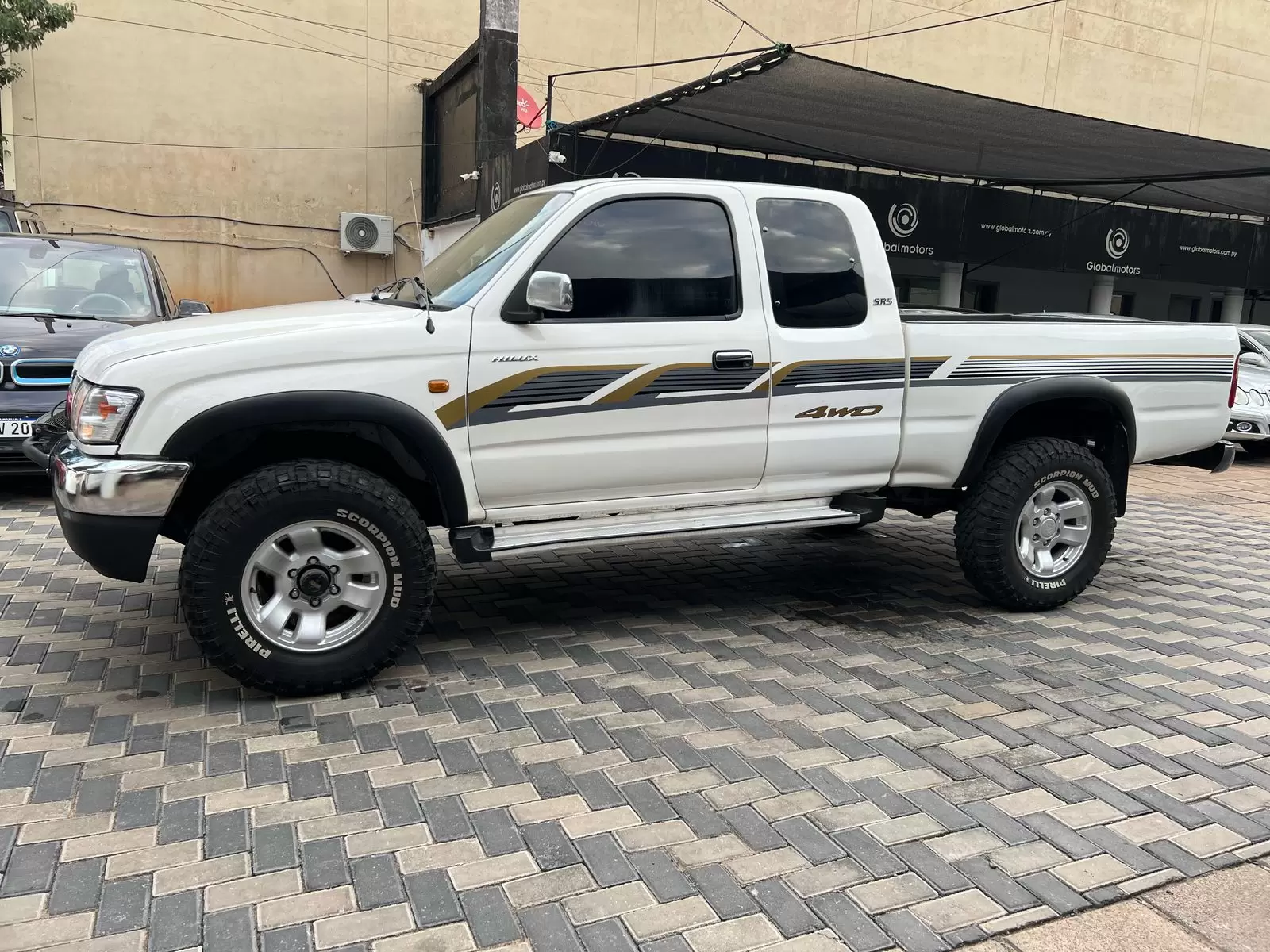 Toyota Hilux Cabina Plus 4x4 2000 en Globalmotors: Resistente y funcional. - Imagen 4