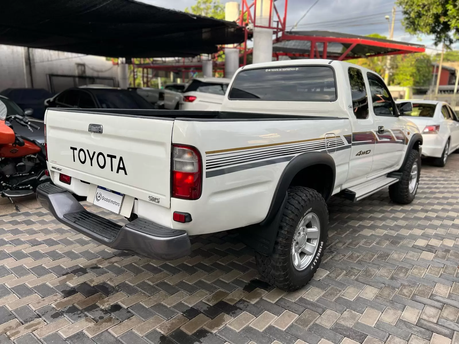 Toyota Hilux Cabina Plus 4x4 2000 en Globalmotors: Resistente y funcional. - Imagen 7
