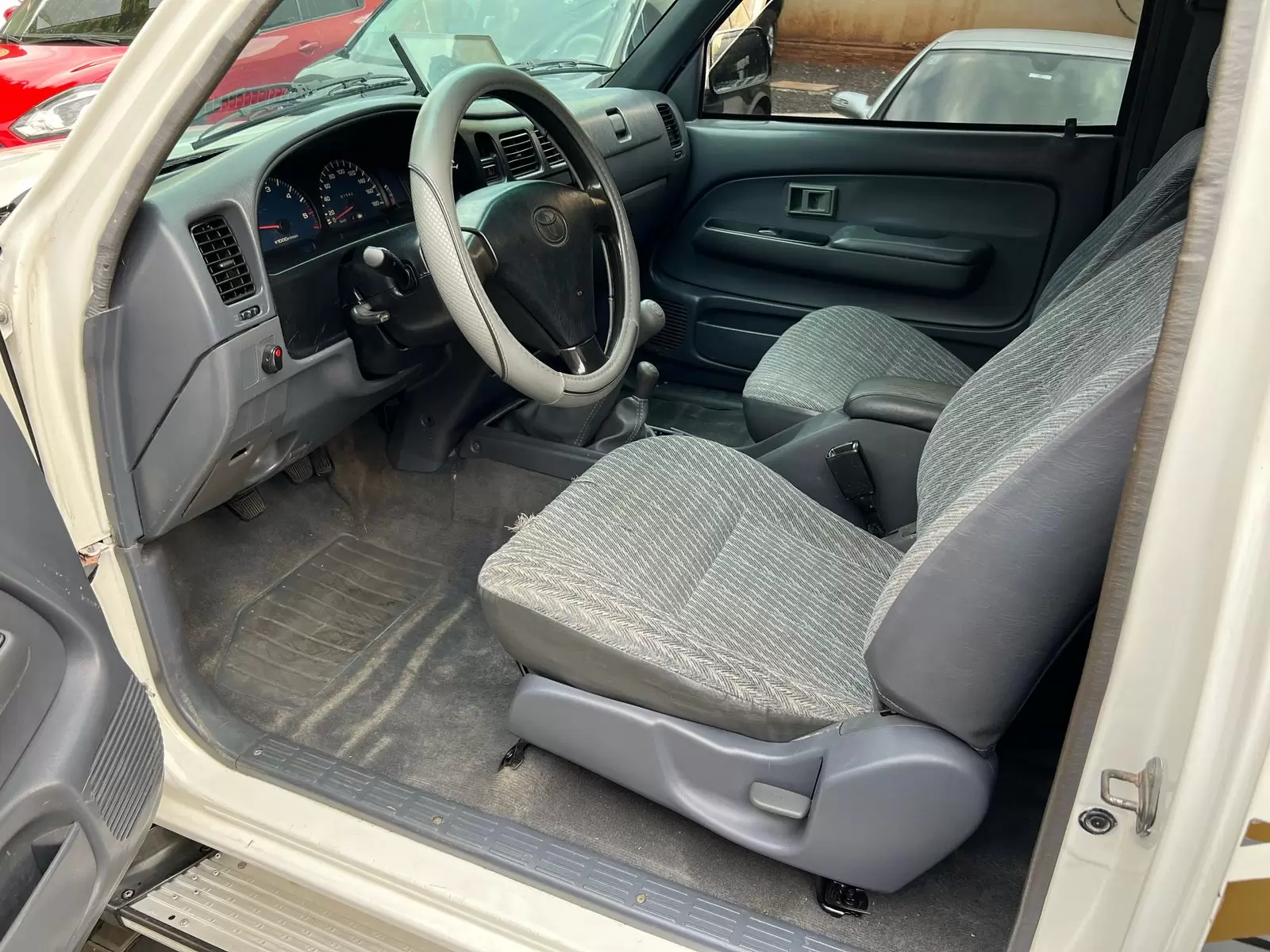 Toyota Hilux Cabina Plus 4x4 2000 en Globalmotors: Resistente y funcional. - Imagen 9