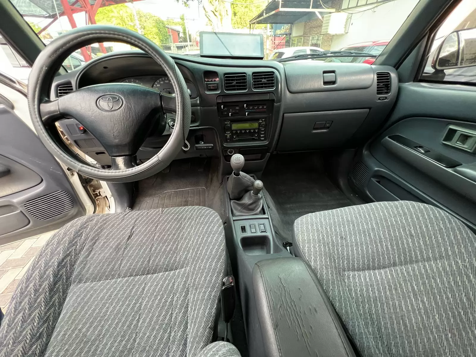 Toyota Hilux Cabina Plus 4x4 2000 en Globalmotors: Resistente y funcional. - Imagen 13