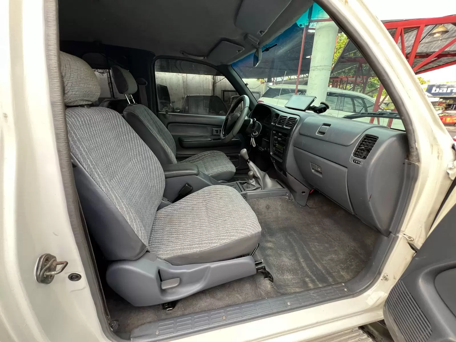 Toyota Hilux Cabina Plus 4x4 2000 en Globalmotors: Resistente y funcional. - Imagen 16