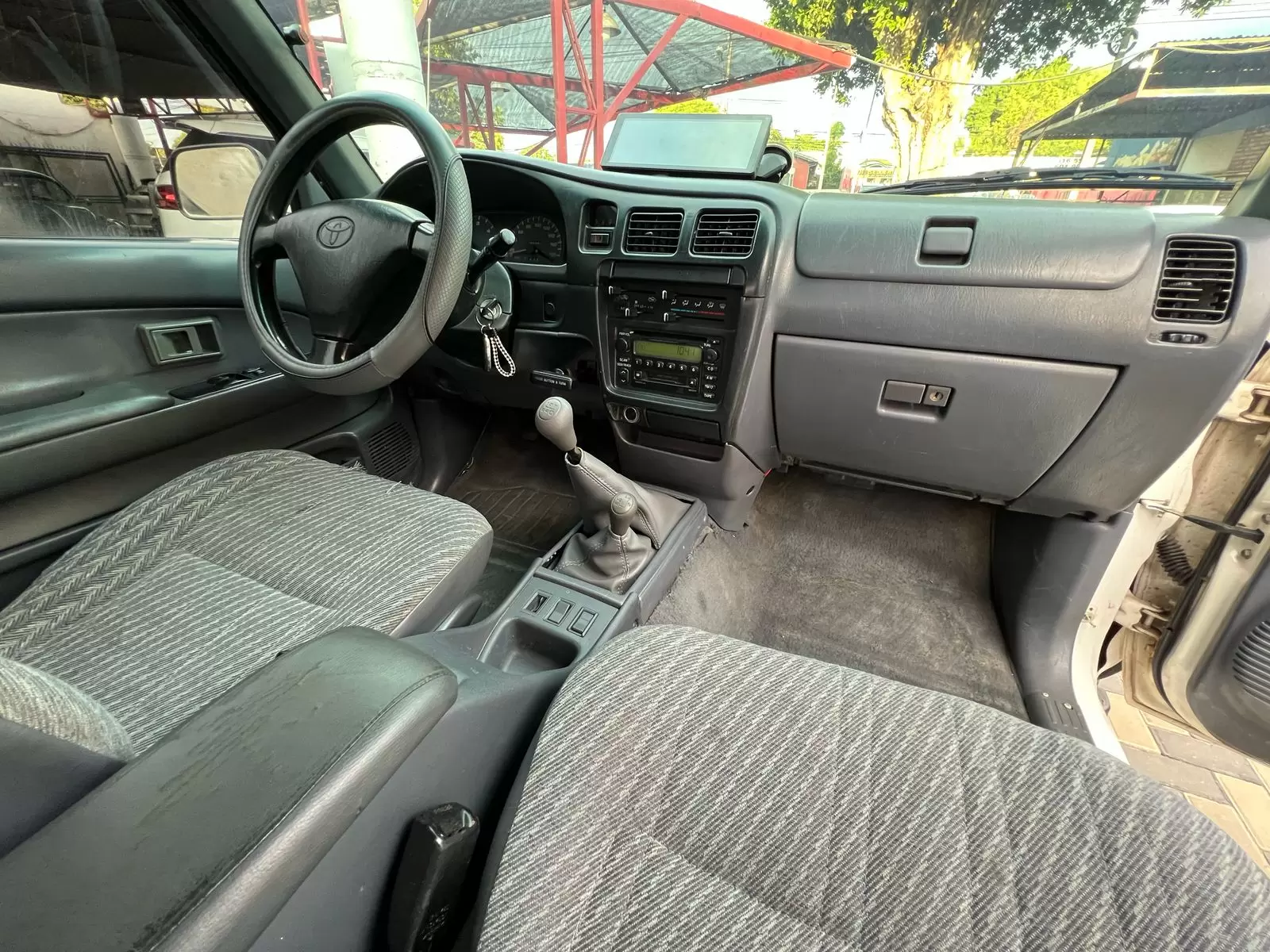 Toyota Hilux Cabina Plus 4x4 2000 en Globalmotors: Resistente y funcional. - Imagen 17