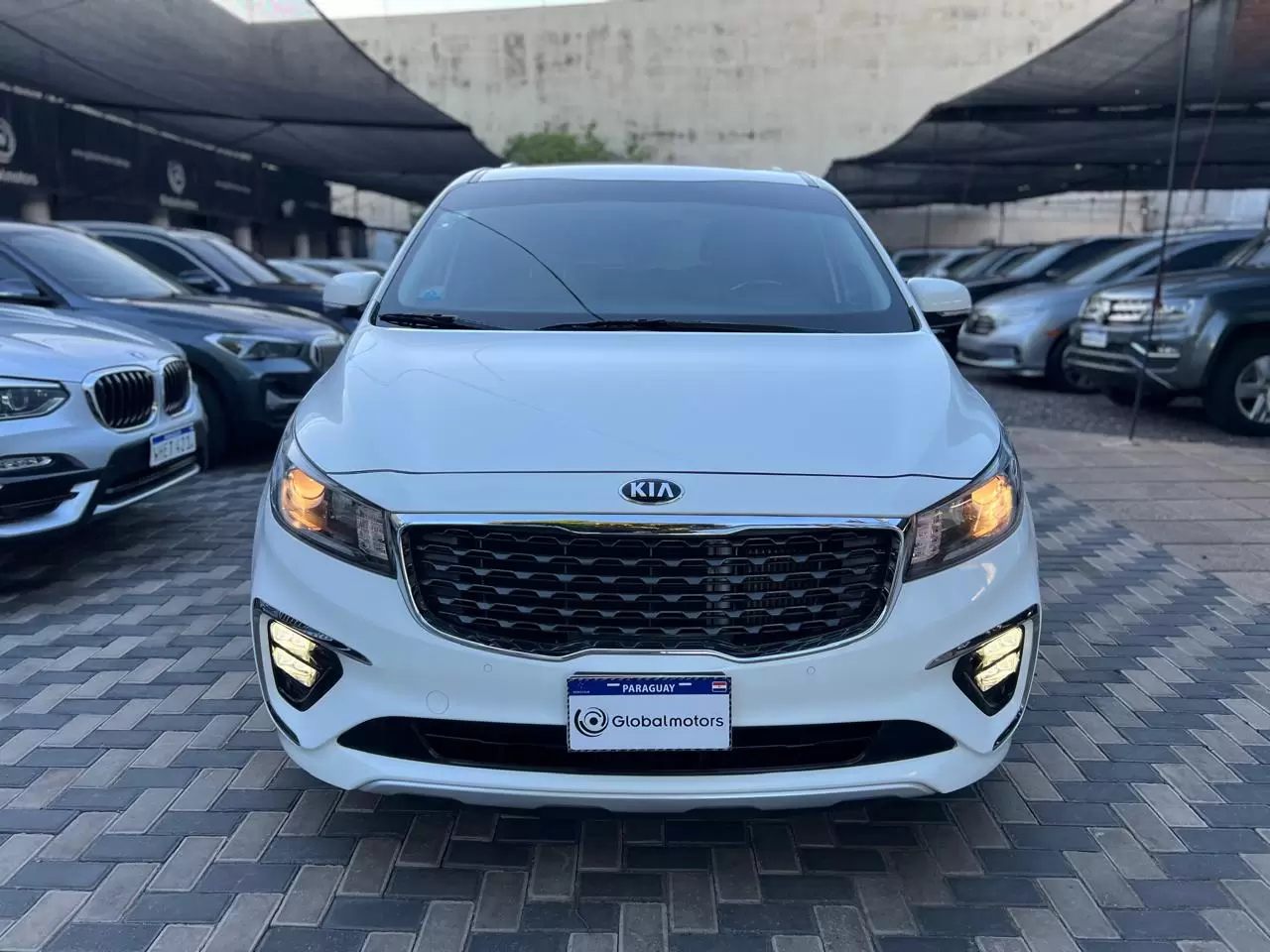 Kia Carnival Limited 2019 en Globalmotors: Elegante minivan con tecnología avanzada. - Imagen 2