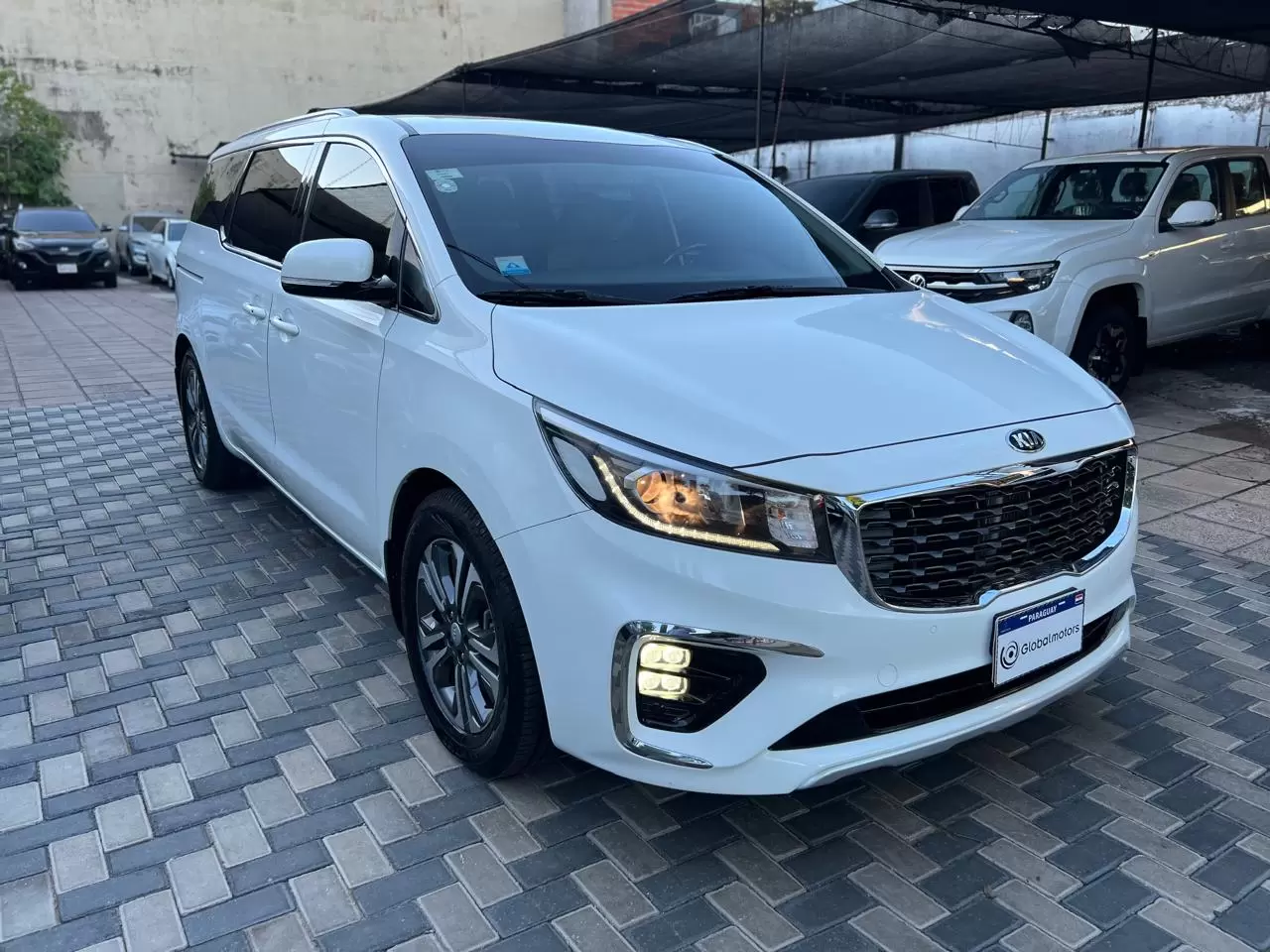 Kia Carnival Limited 2019 en Globalmotors: Elegante minivan con tecnología avanzada. - Imagen 3