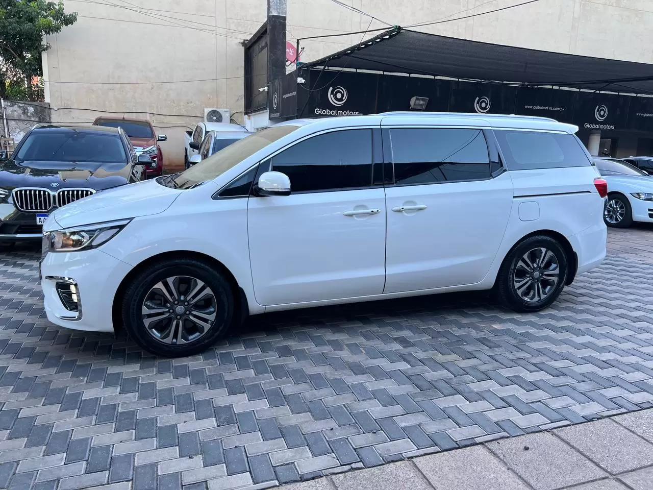 Kia Carnival Limited 2019 en Globalmotors: Elegante minivan con tecnología avanzada. - Imagen 4