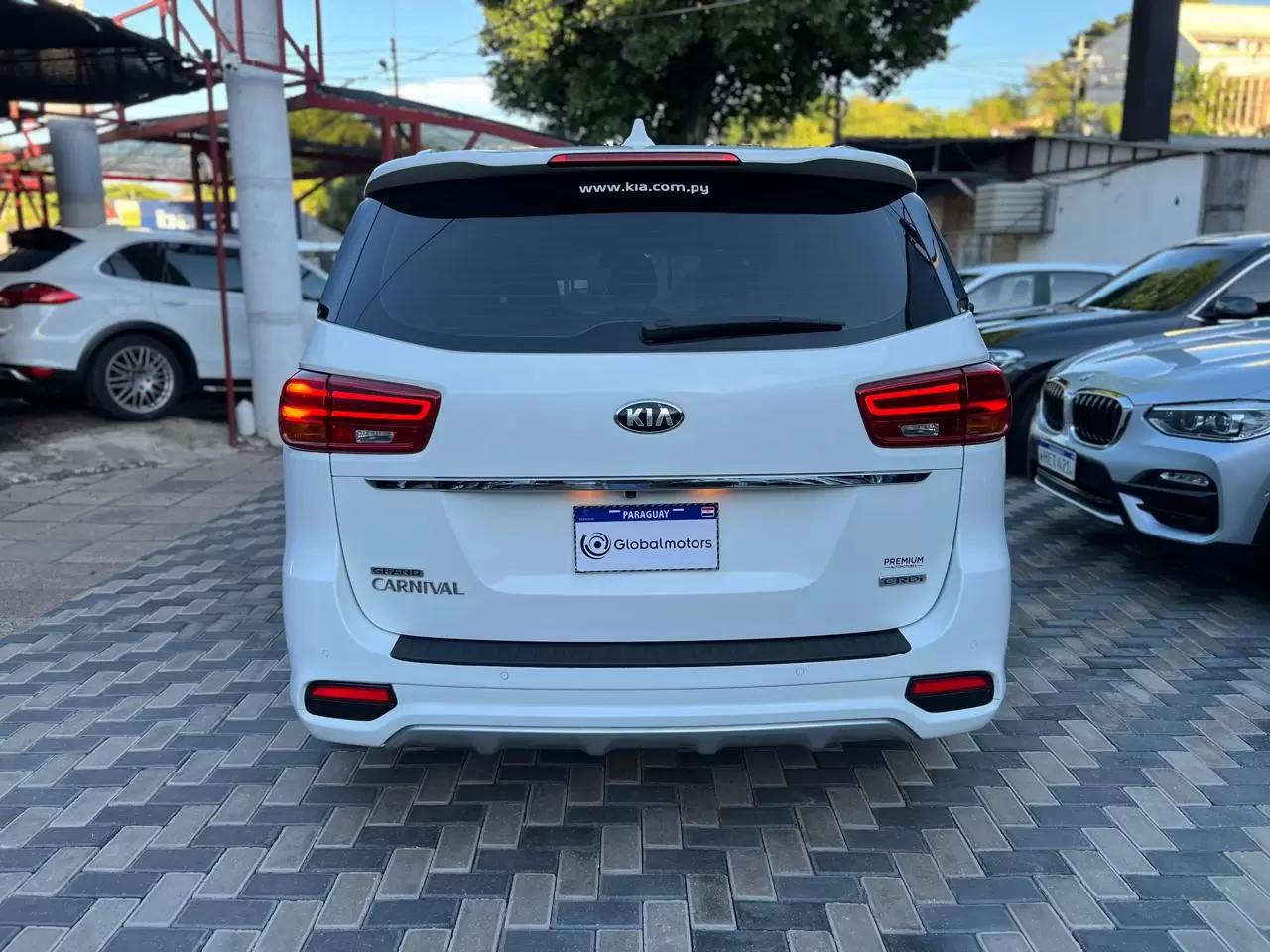 Kia Carnival Limited 2019 en Globalmotors: Elegante minivan con tecnología avanzada. - Imagen 6