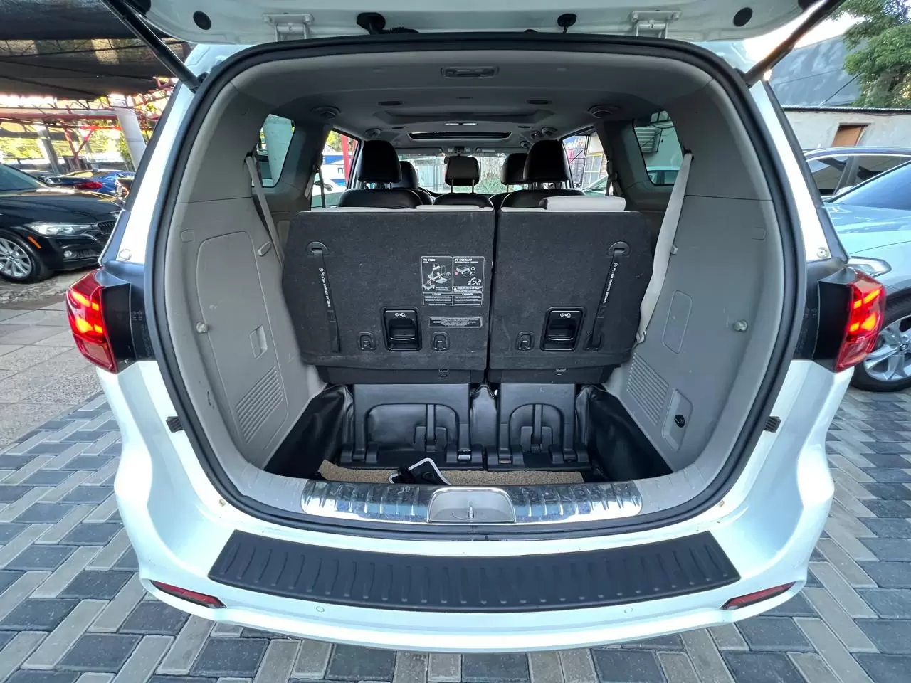 Kia Carnival Limited 2019 en Globalmotors: Elegante minivan con tecnología avanzada. - Imagen 18