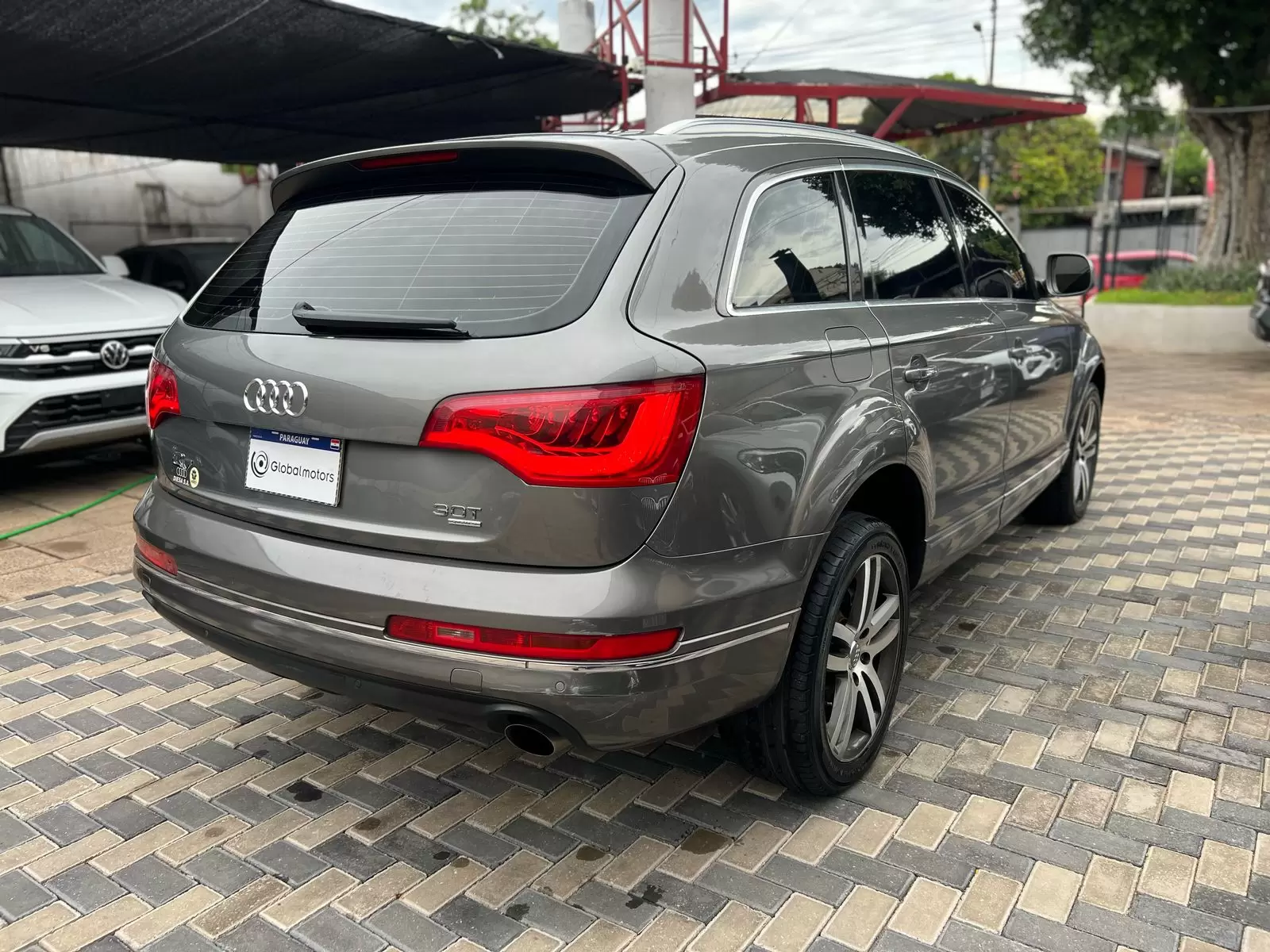 Audi Q7 Quattro TDI 2011 - SUV de lujo y potencia - Imagen 5