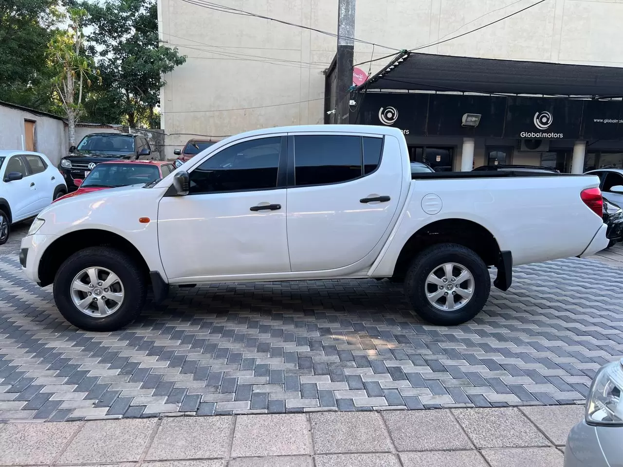 Mitsubishi Triton L200 GLX 2017 - Pickup robusta y versátil - Imagen 4