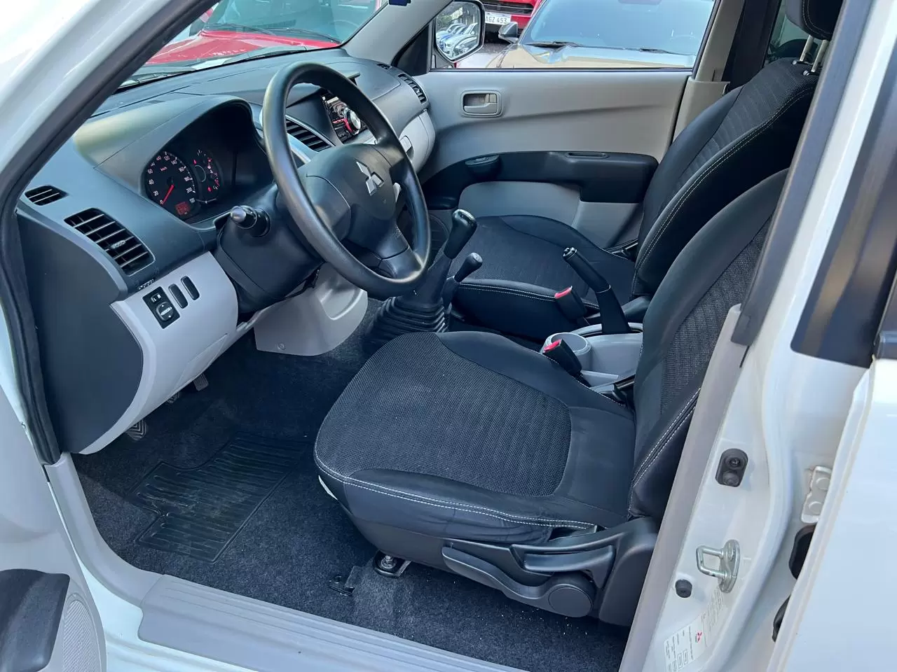 Mitsubishi Triton L200 GLX 2017 - Pickup robusta y versátil - Imagen 9