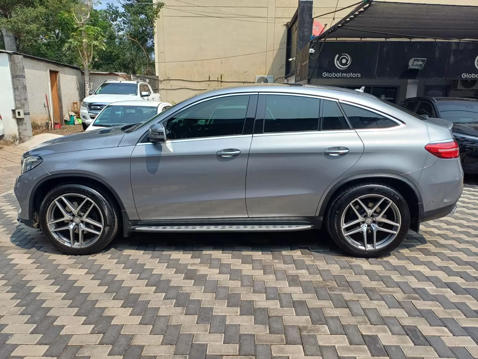 Mercedes Benz GLE 350 Coupe Look AMG 2016 en Globalmotors (Asunción) - Imagen 3