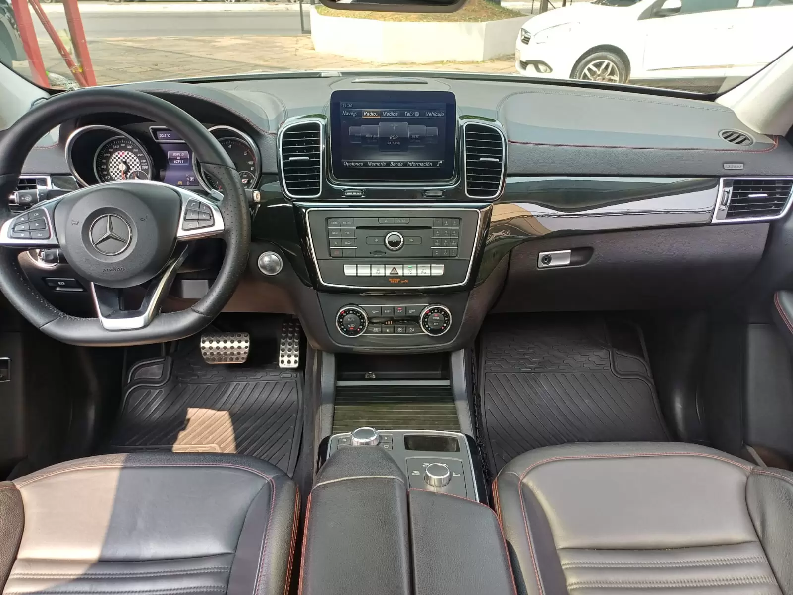 Mercedes Benz GLE 350 Coupe Look AMG 2016 en Globalmotors (Asunción) - Imagen 11