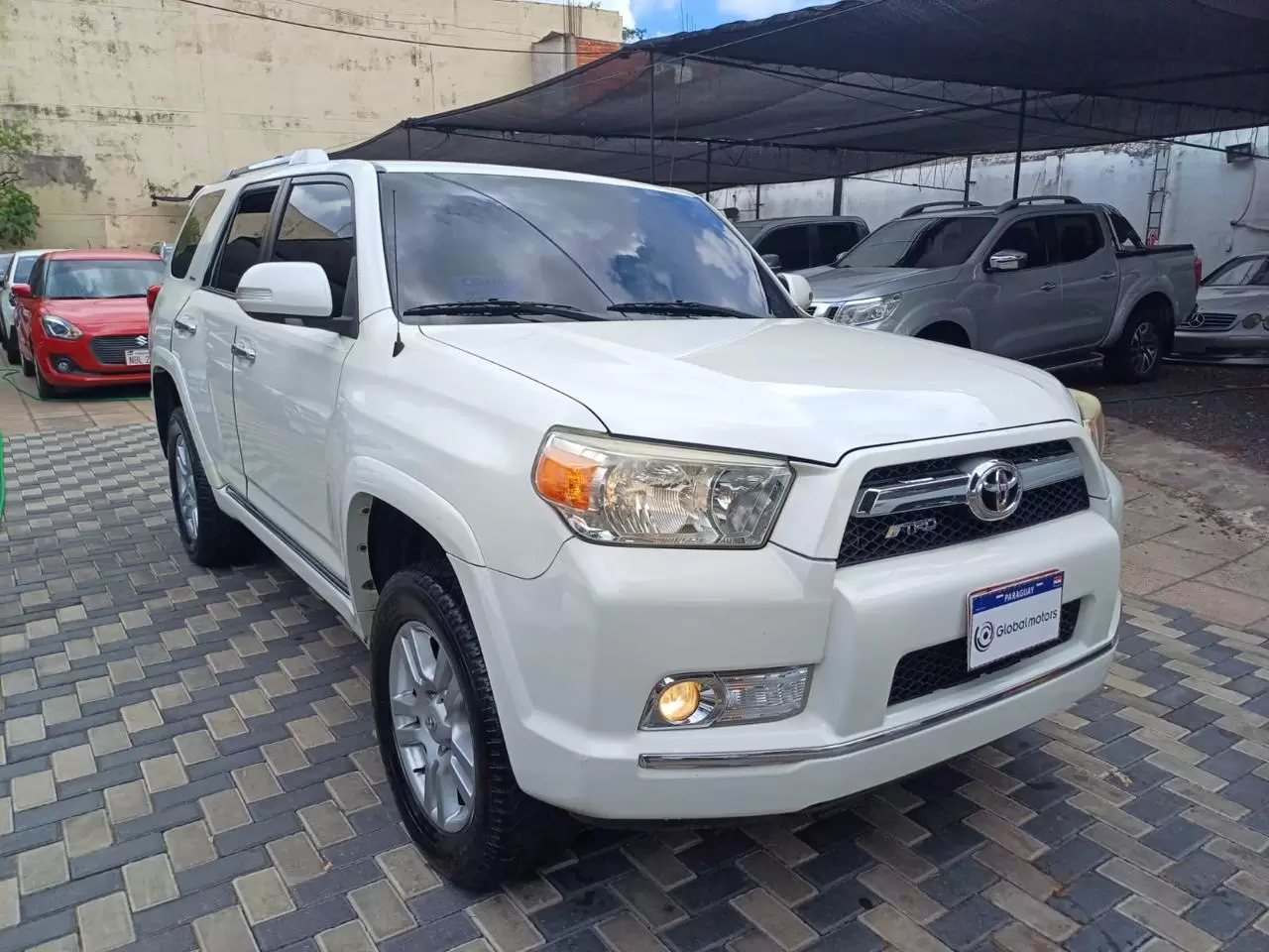 Toyota 4Runner Limited 4×4 2012 en Globalmotors: SUV todoterreno lujoso. - Imagen 2