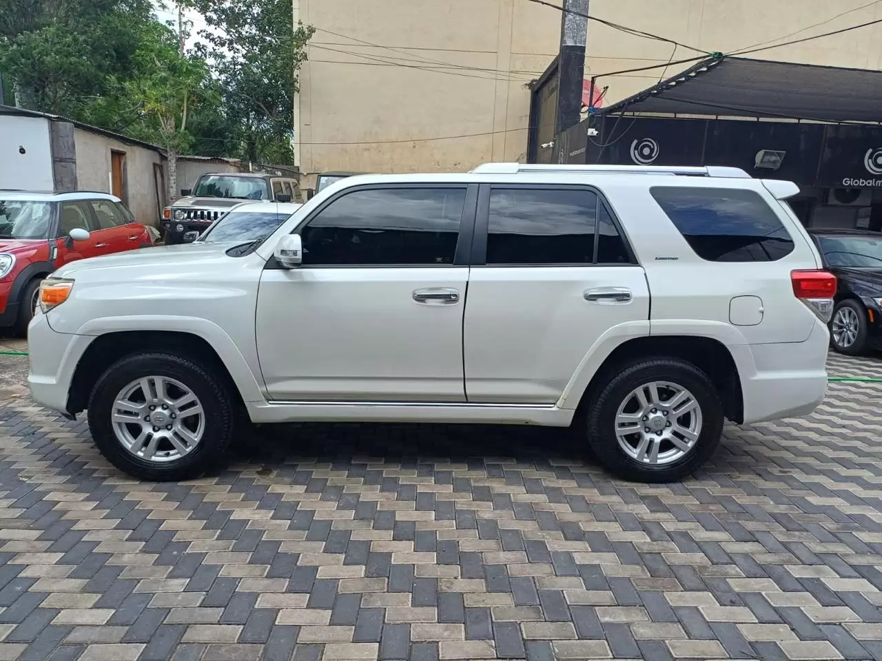 Toyota 4Runner Limited 4×4 2012 en Globalmotors: SUV todoterreno lujoso. - Imagen 4