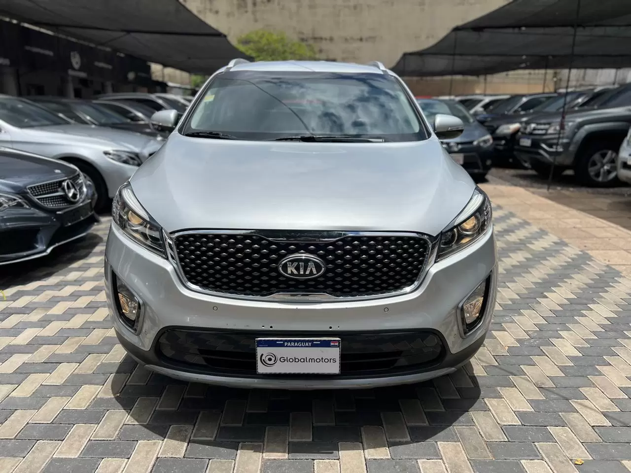 Kia Sorento 4×2 2016 en Globalmotors: Estilo, comodidad y seguridad. - Imagen 2