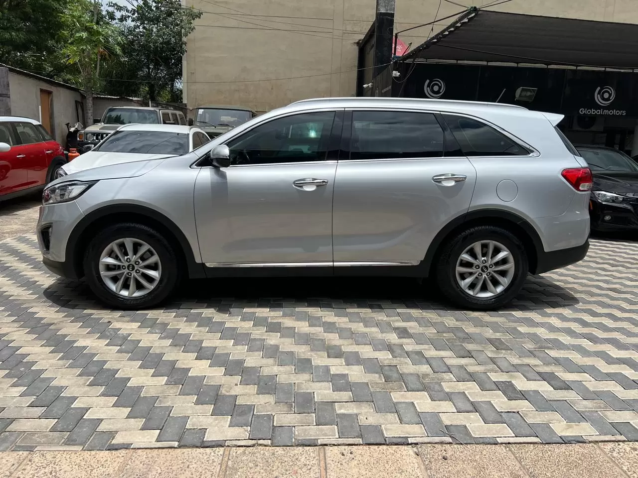 Kia Sorento 4×2 2016 en Globalmotors: Estilo, comodidad y seguridad. - Imagen 4
