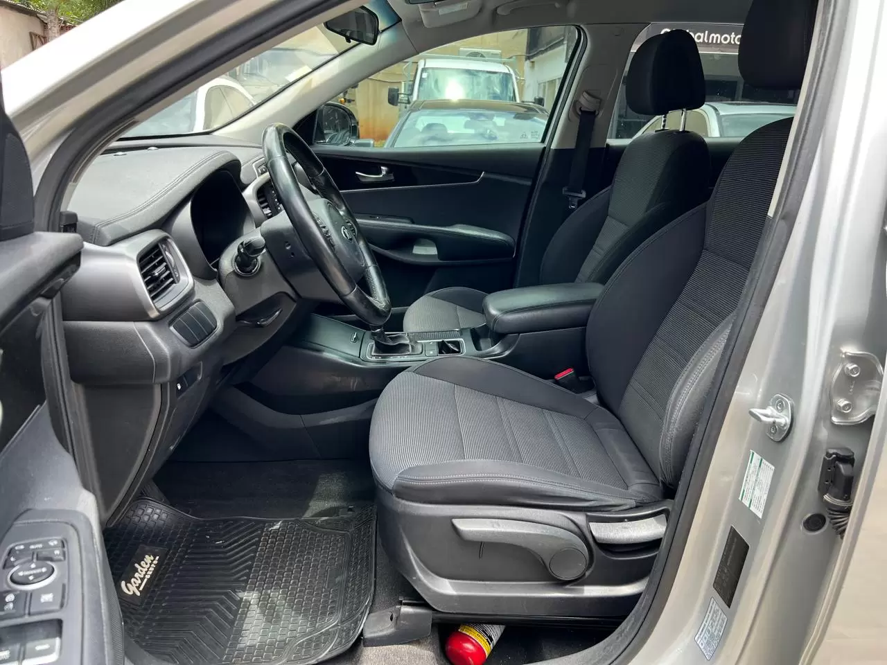 Kia Sorento 4×2 2016 en Globalmotors: Estilo, comodidad y seguridad. - Imagen 9
