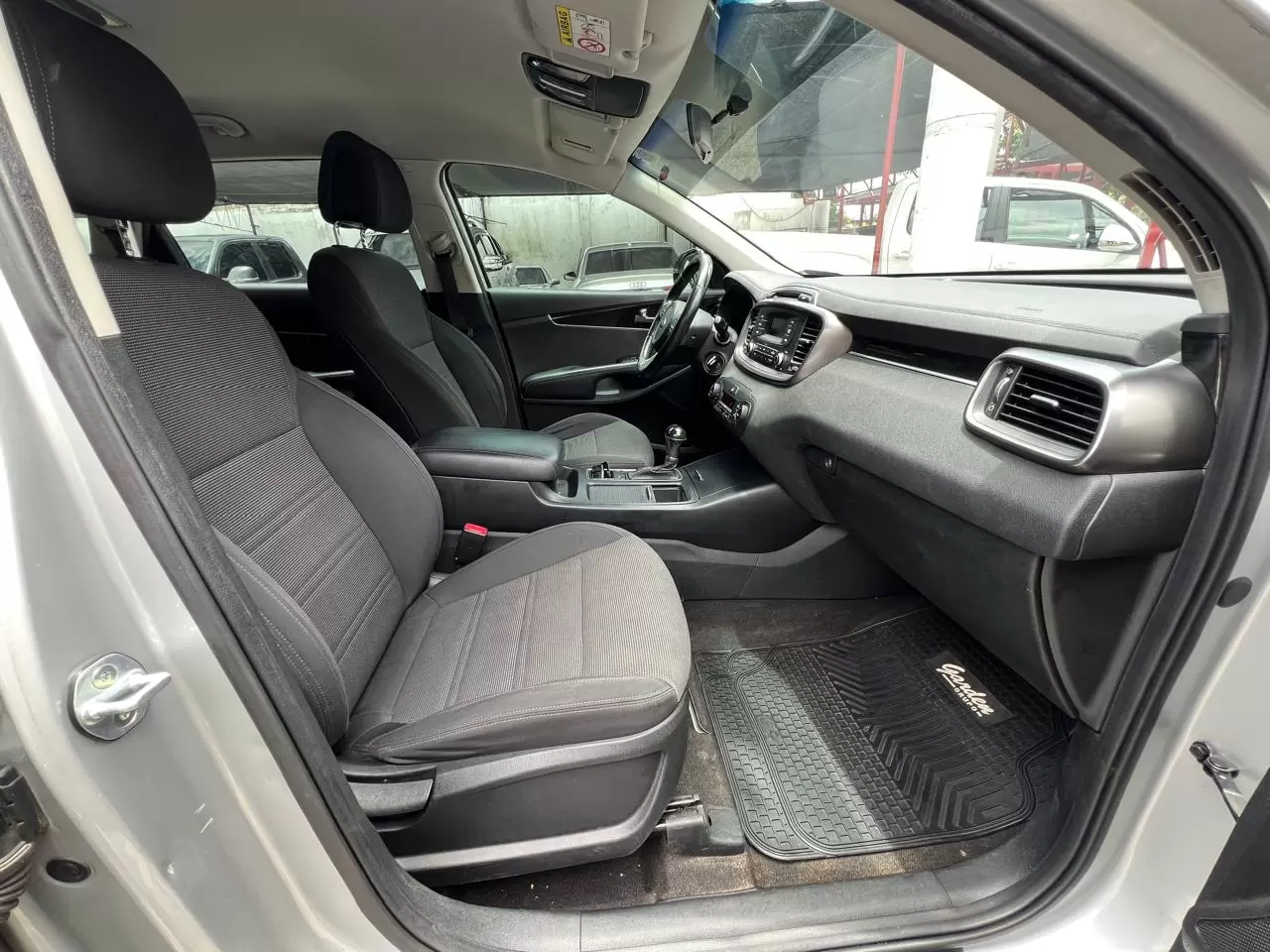 Kia Sorento 4×2 2016 en Globalmotors: Estilo, comodidad y seguridad. - Imagen 12