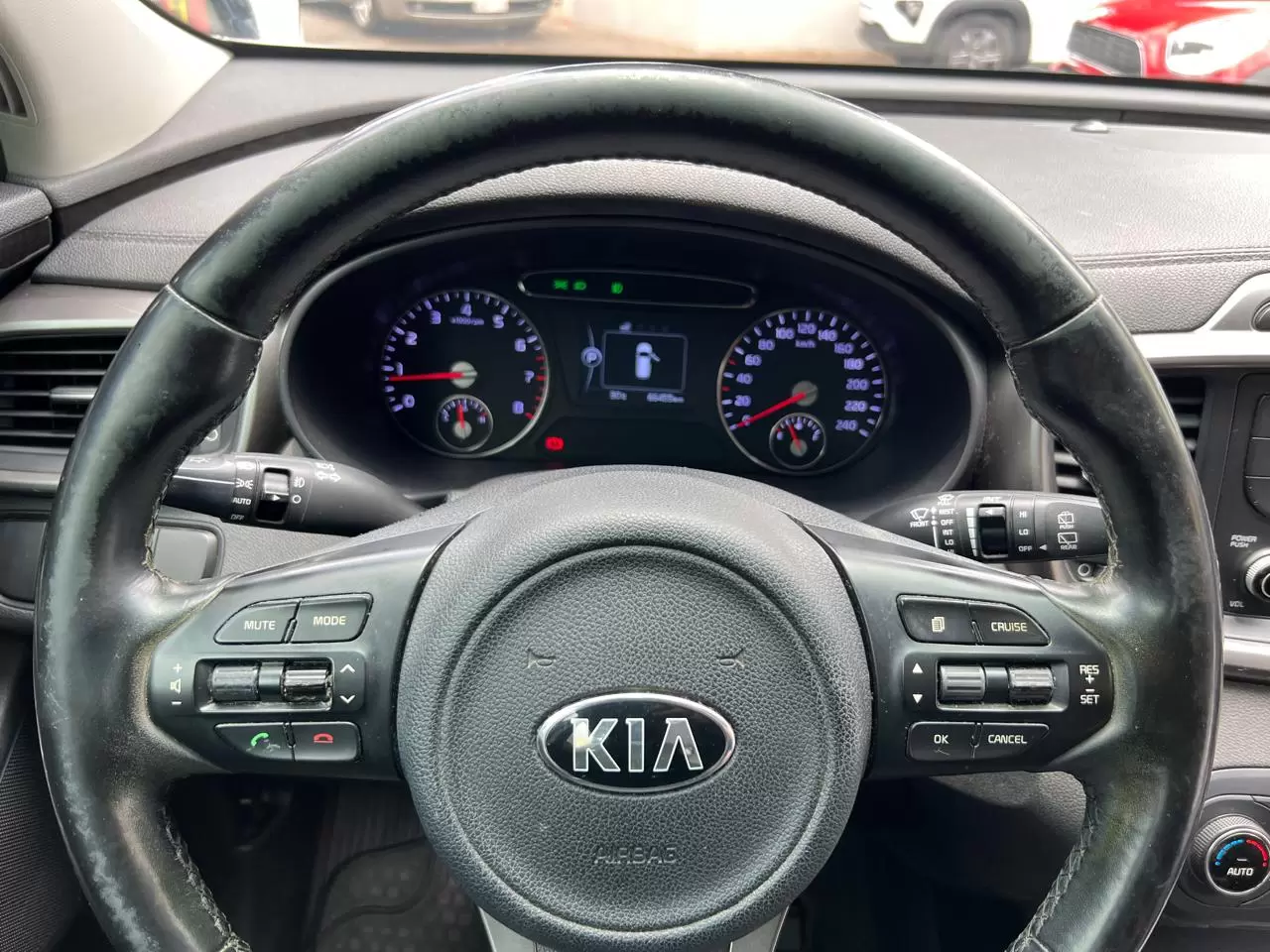 Kia Sorento 4×2 2016 en Globalmotors: Estilo, comodidad y seguridad. - Imagen 18