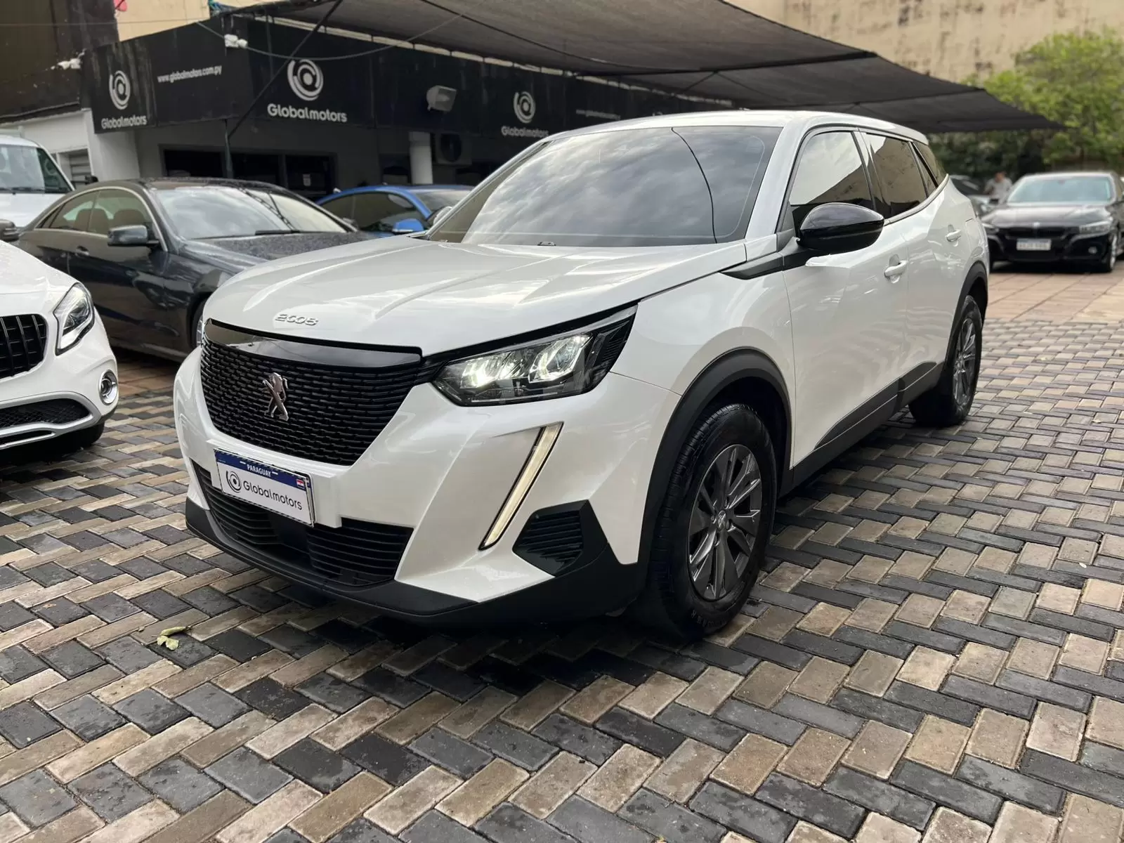 Peugeot 2008 Active 2023 en Globalmotors: SUV dinámico y moderno.
