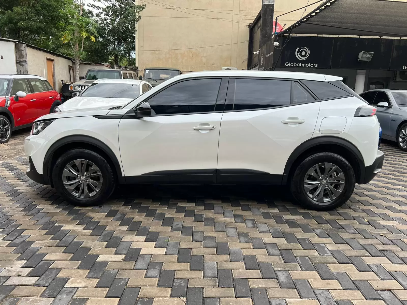 Peugeot 2008 Active 2023 en Globalmotors: SUV dinámico y moderno. - Imagen 4