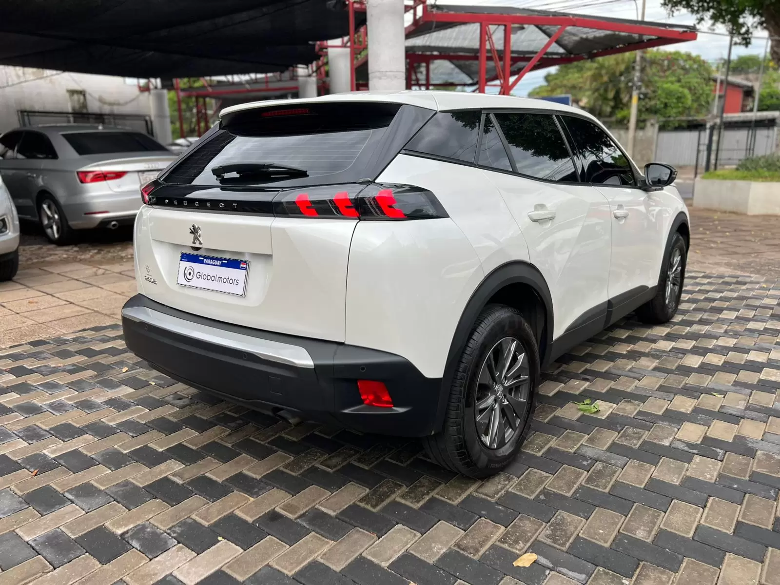 Peugeot 2008 Active 2023 en Globalmotors: SUV dinámico y moderno. - Imagen 7