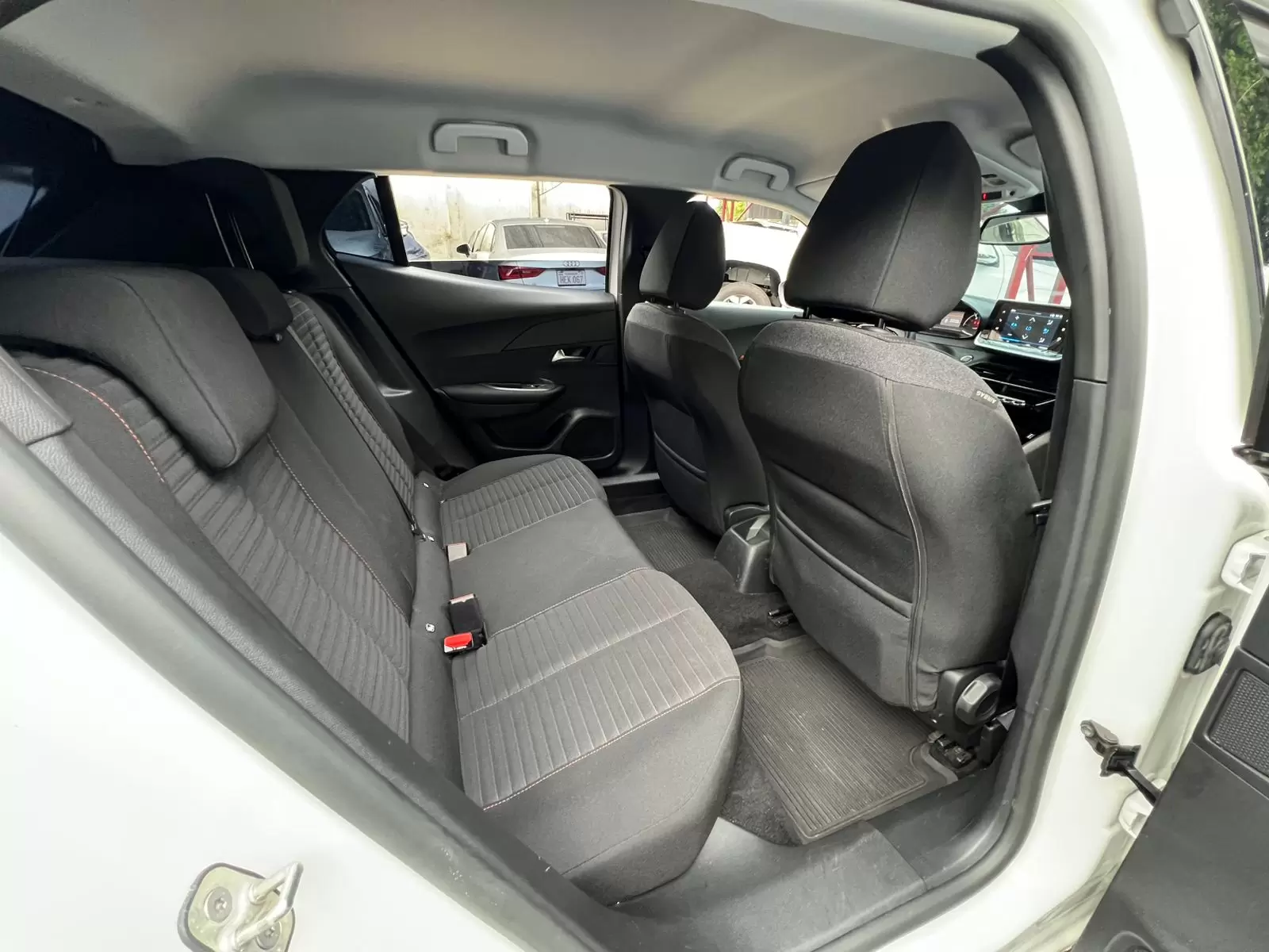Peugeot 2008 Active 2023 en Globalmotors: SUV dinámico y moderno. - Imagen 12