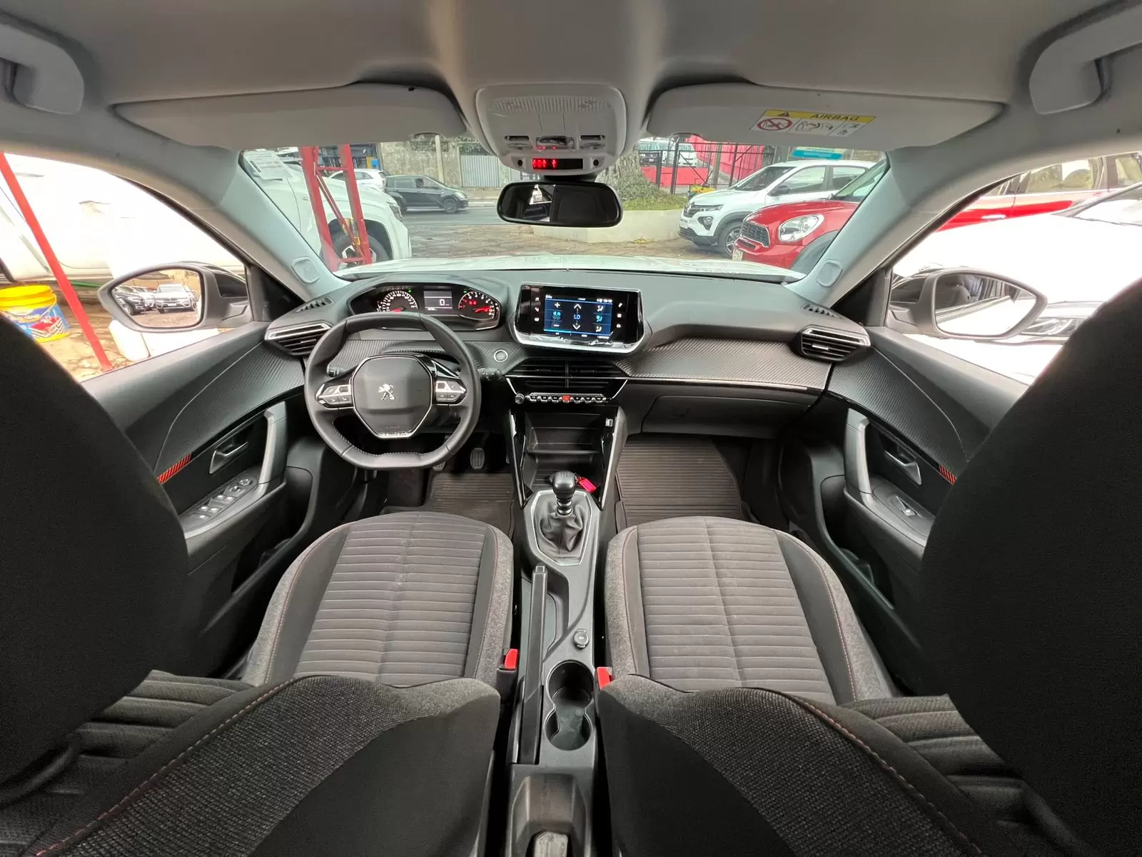 Peugeot 2008 Active 2023 en Globalmotors: SUV dinámico y moderno. - Imagen 13