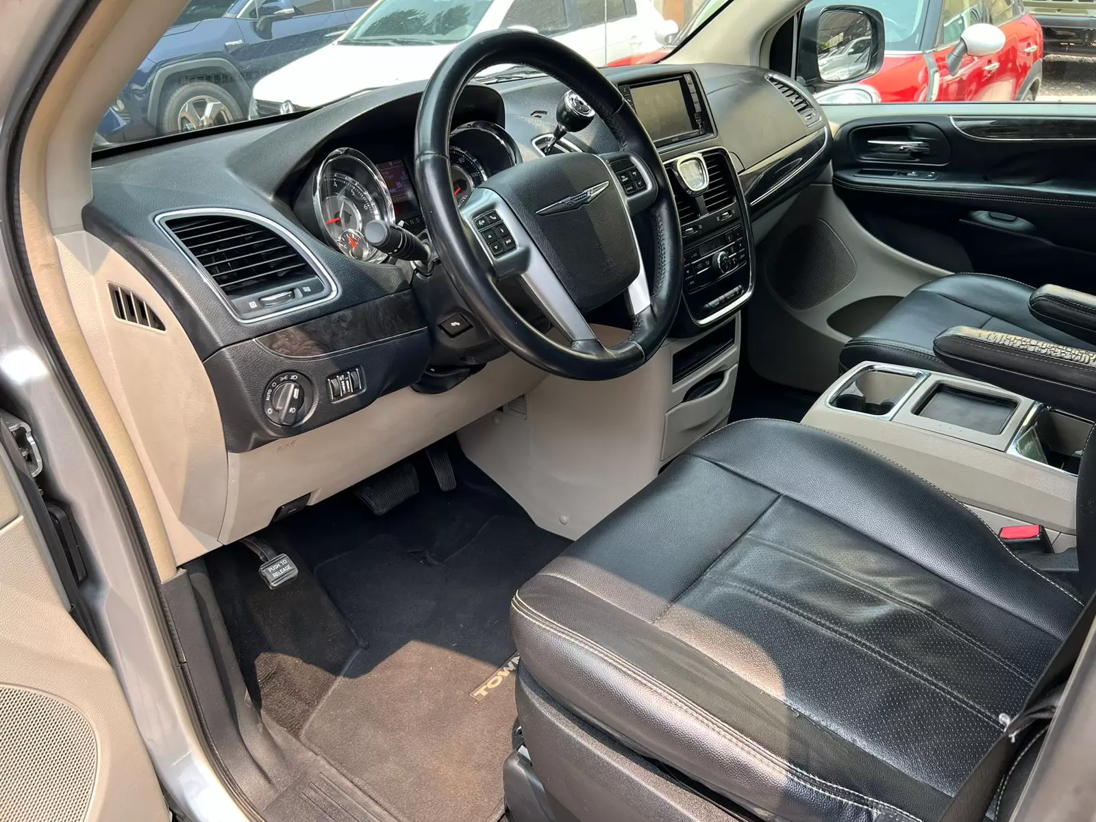 Chrysler Minivan Town & Country Full 2012 en Globalmotors (Asunción) - Imagen 8