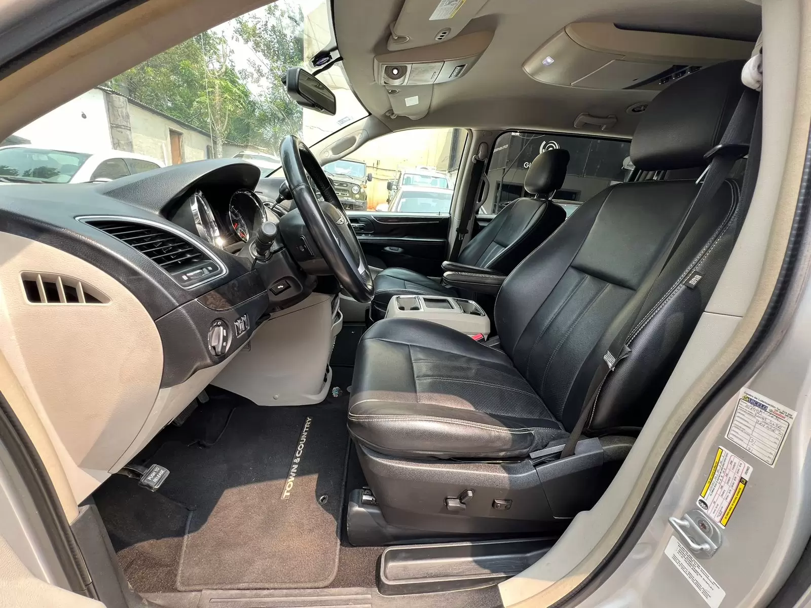 Chrysler Minivan Town & Country Full 2012 en Globalmotors (Asunción) - Imagen 9